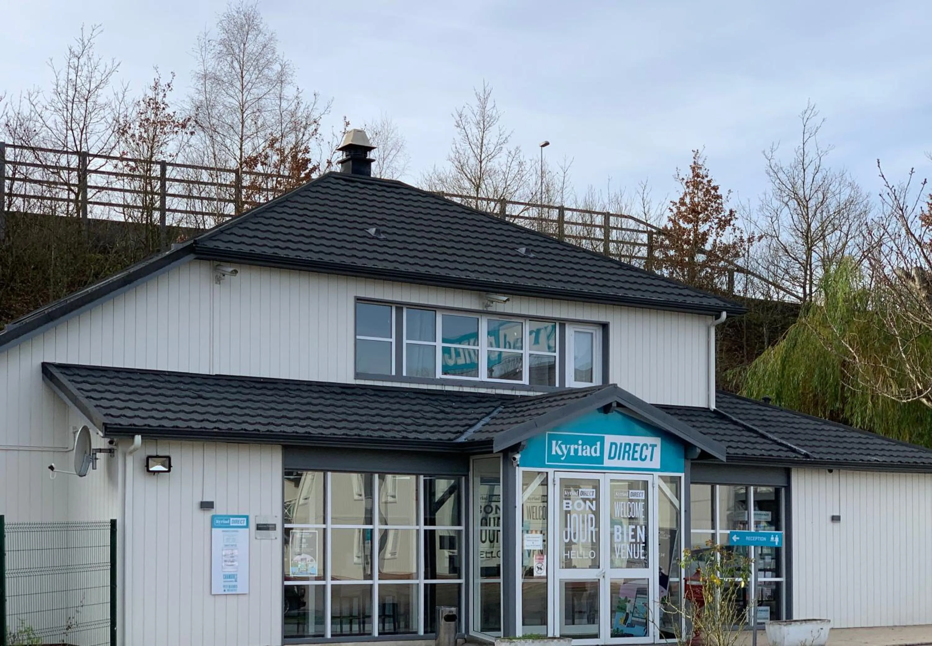 Property building in Kyriad Direct Val de Reuil