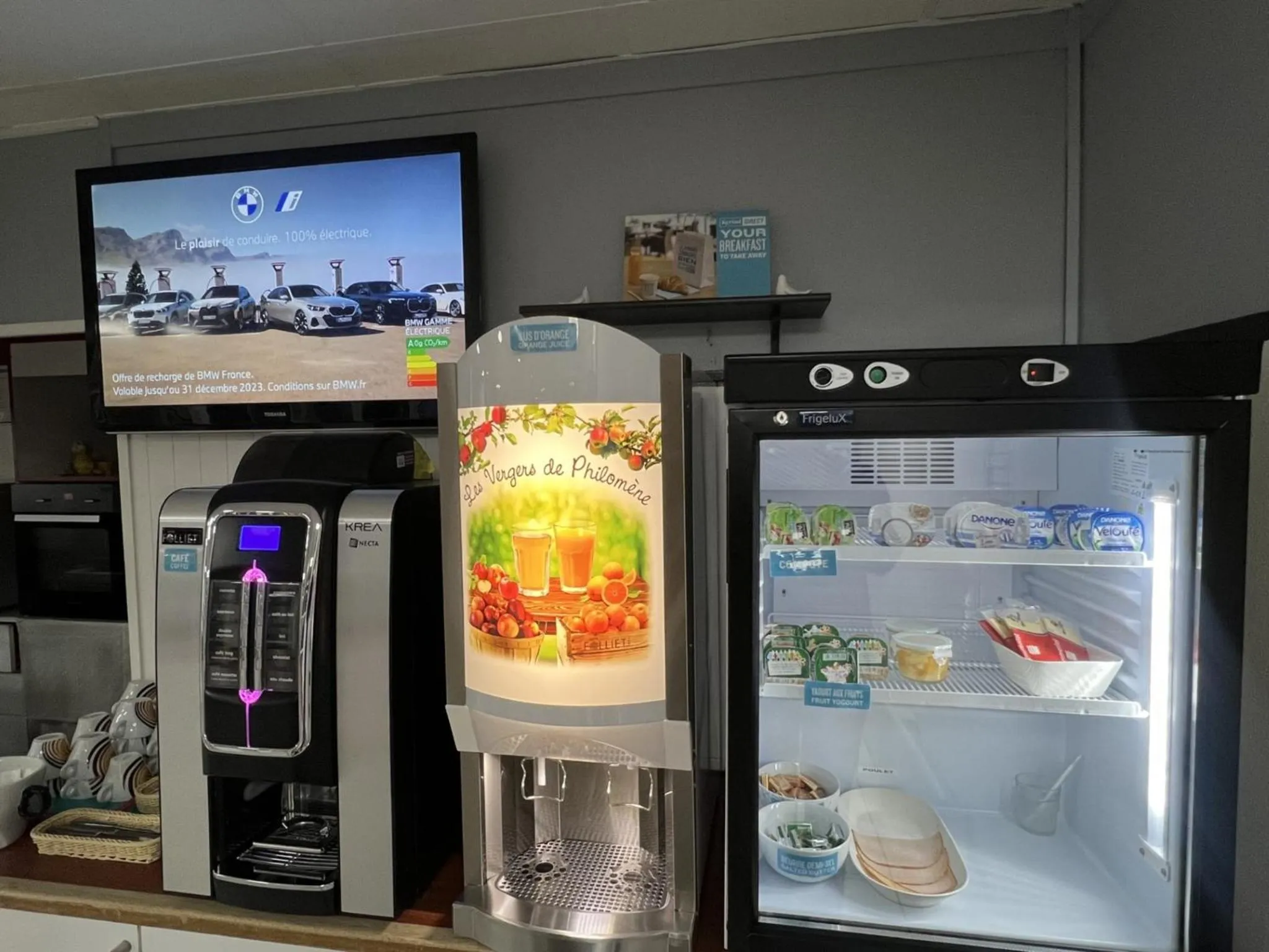 Breakfast in Kyriad Direct Val de Reuil