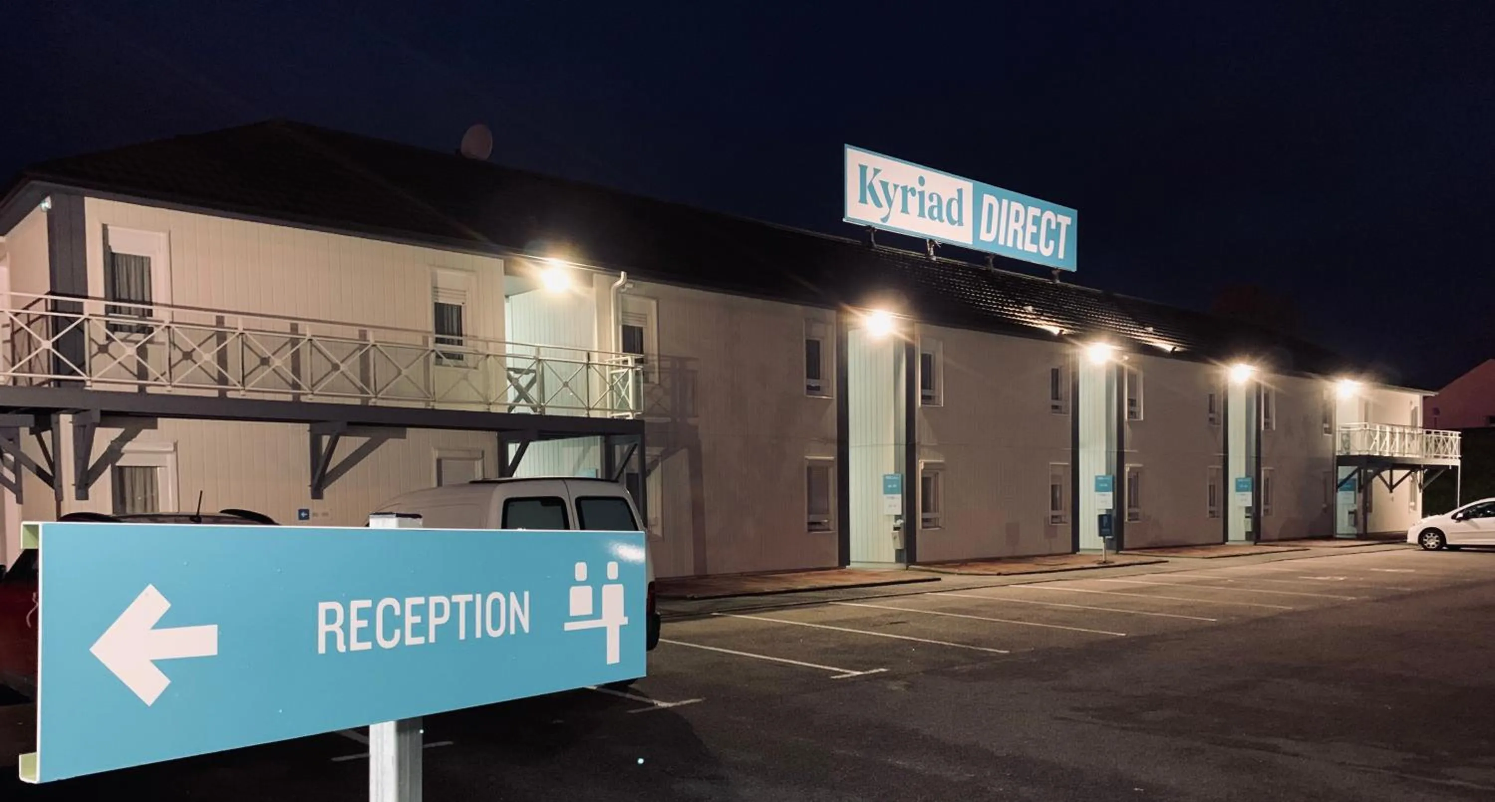 Property building in Kyriad Direct Val de Reuil