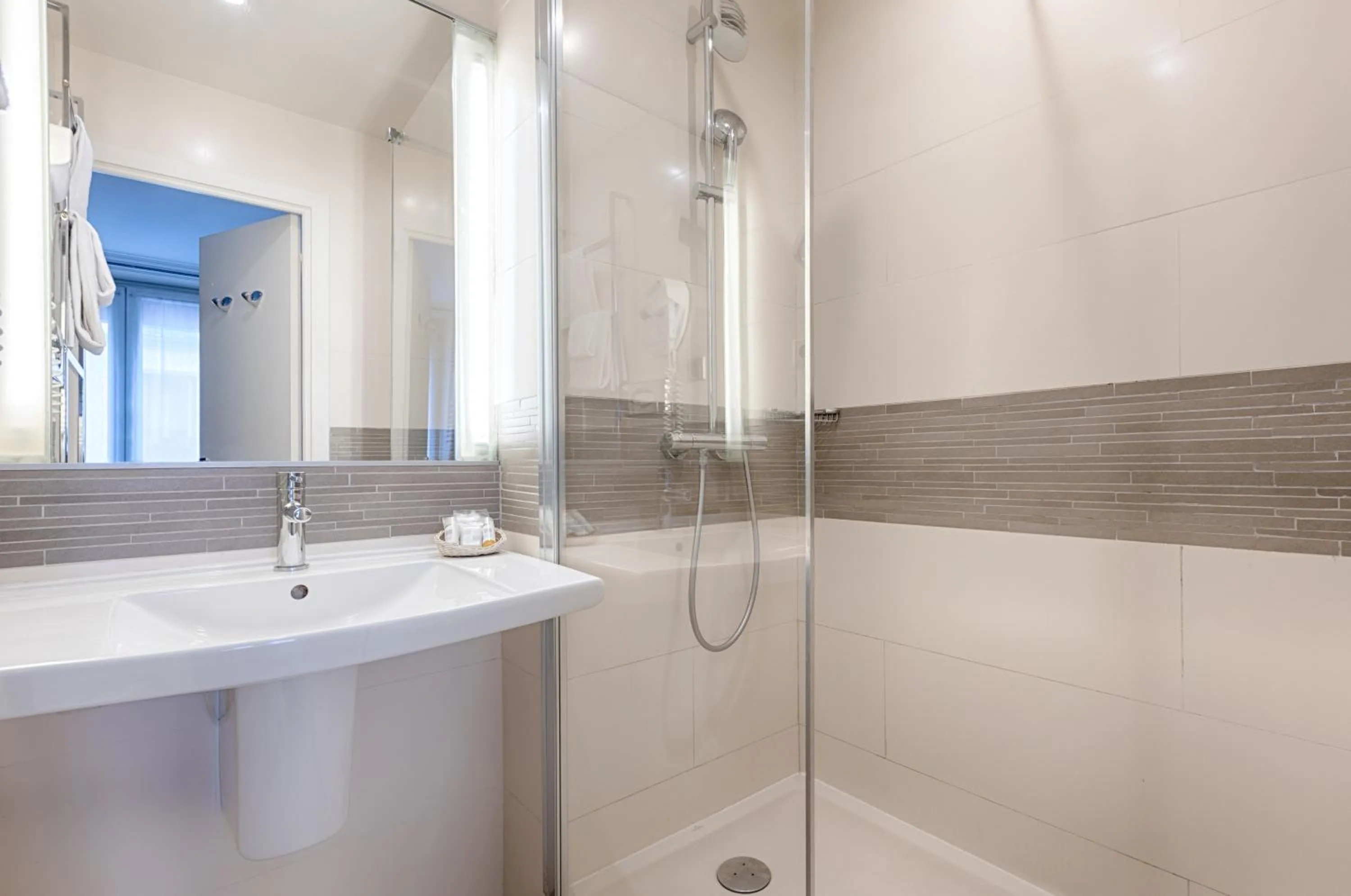 Bathroom in Apollinaire