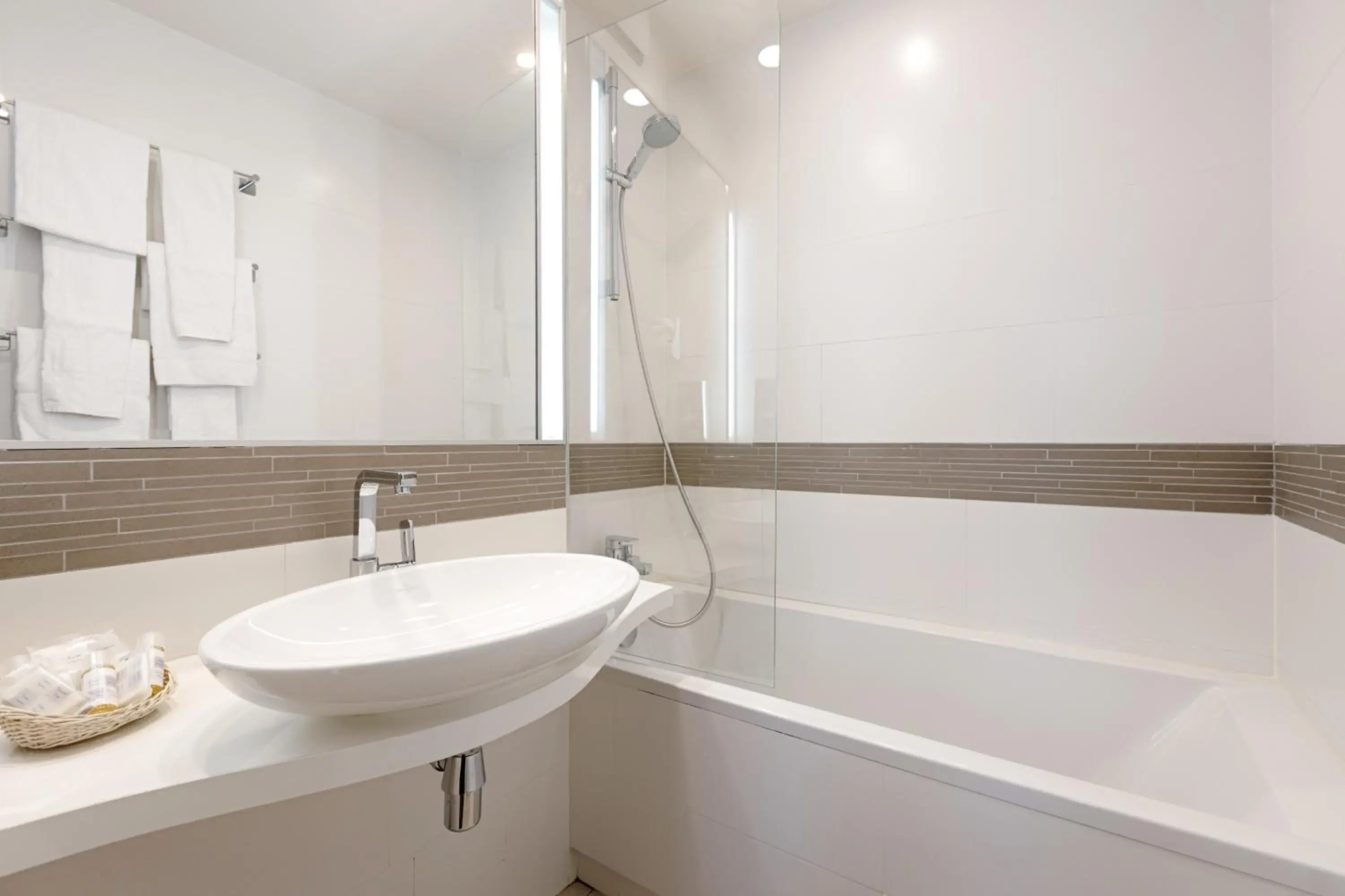 Superior Twin Room in Apollinaire Superior Twin Room in Apollinaire