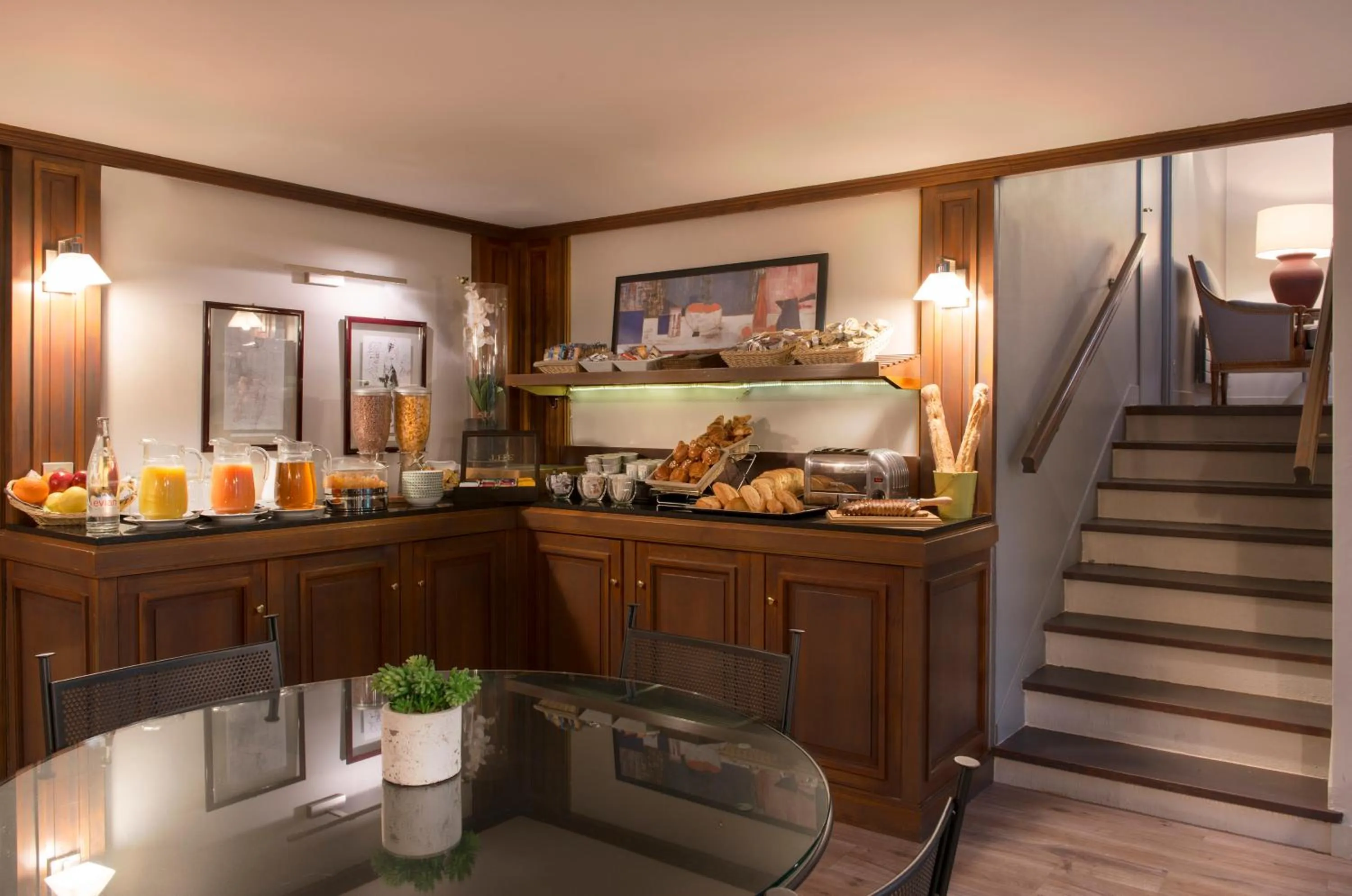 Restaurant/places to eat in Apollinaire