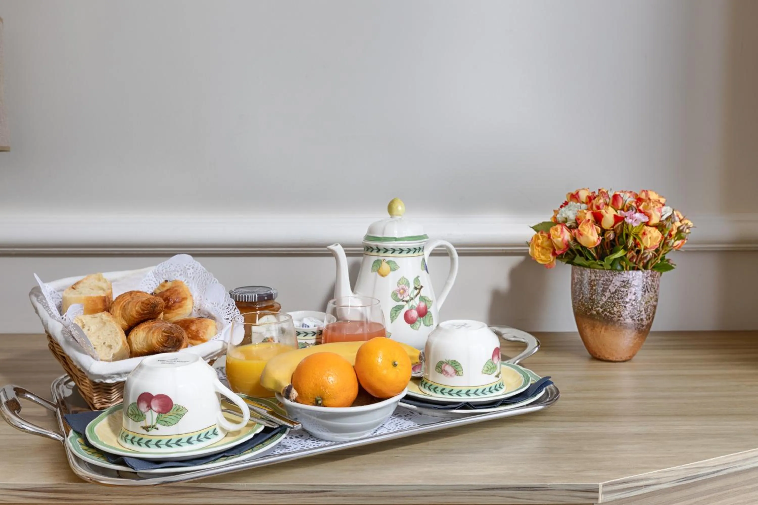 Continental breakfast in Apollinaire