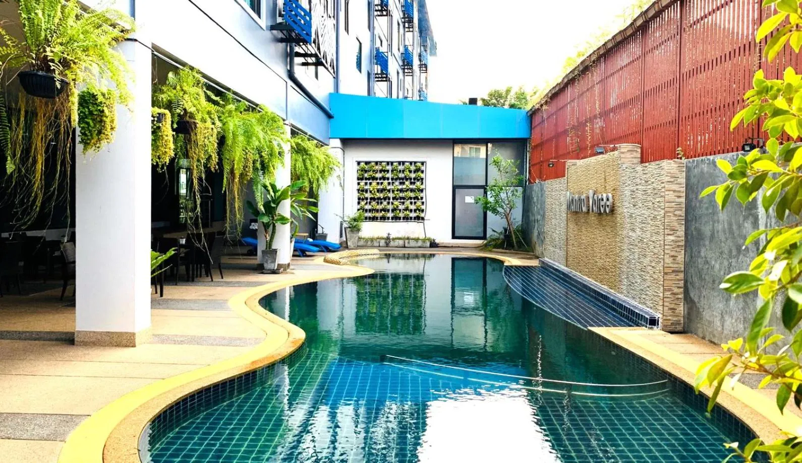 Swimming pool in Mantra Varee Hotel