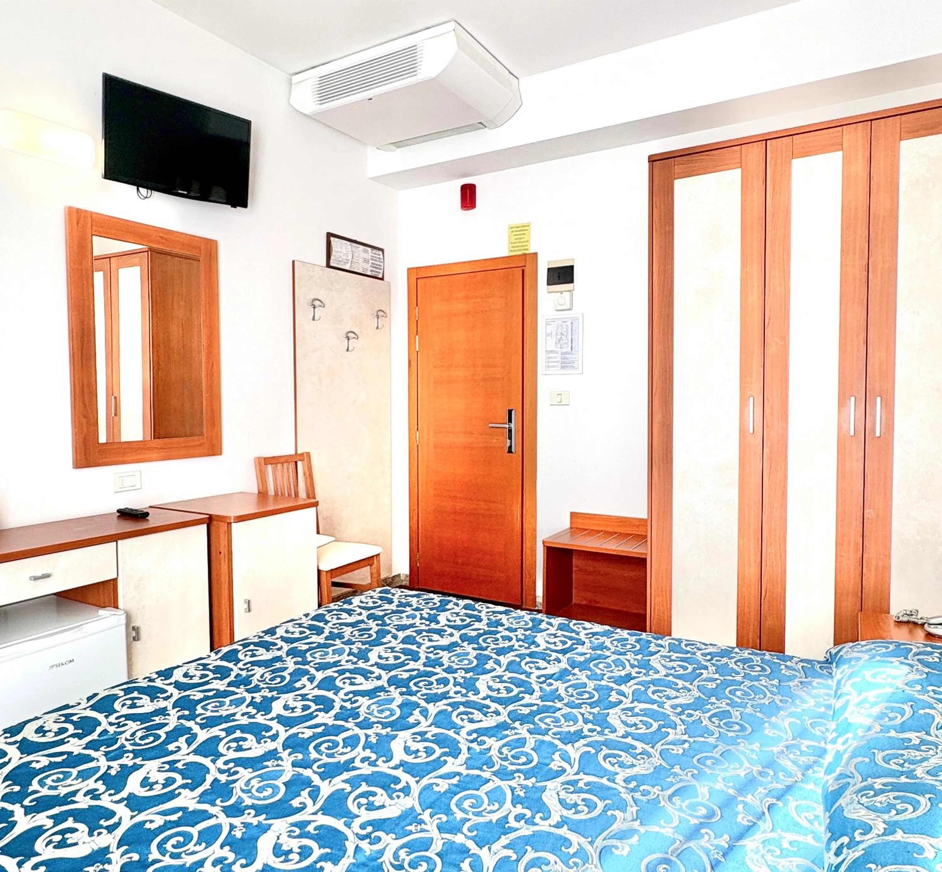 Photo of the whole room, Bed in Hotel San Marino