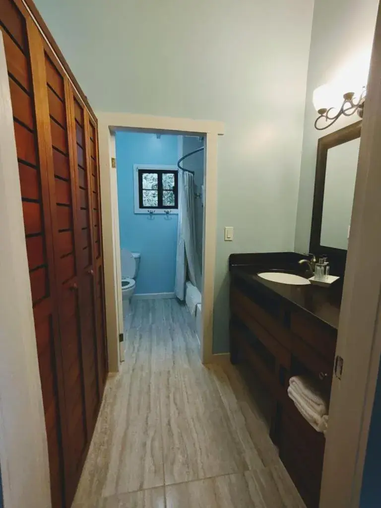 Deluxe Queen Studio in Santa Cruz Cabins Deluxe Queen Studio in Santa Cruz Cabins