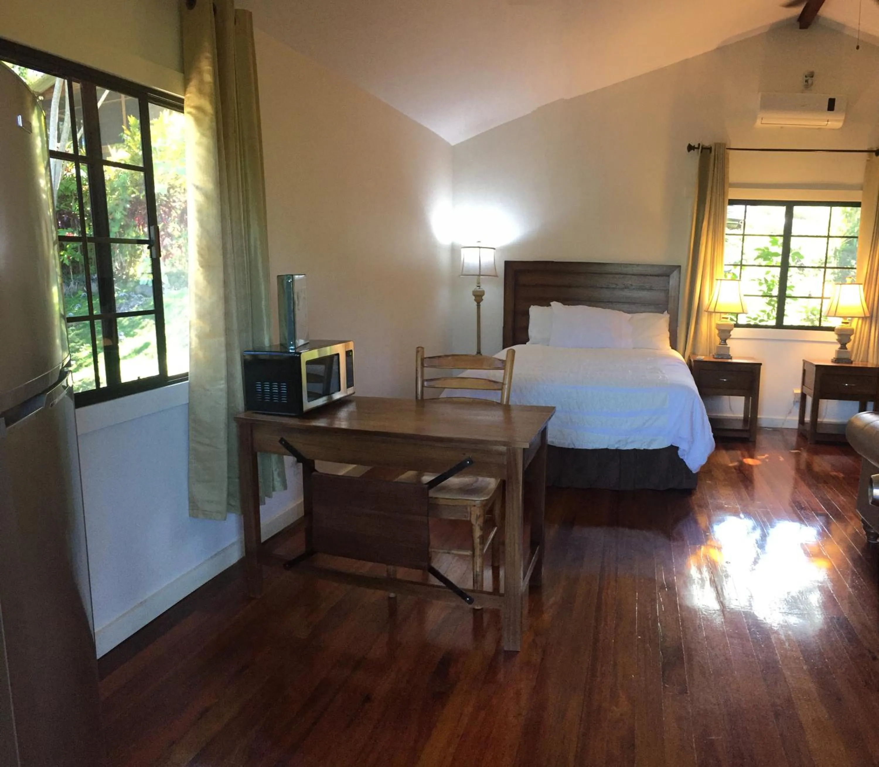 Photo of the whole room, Bed in Santa Cruz Cabins