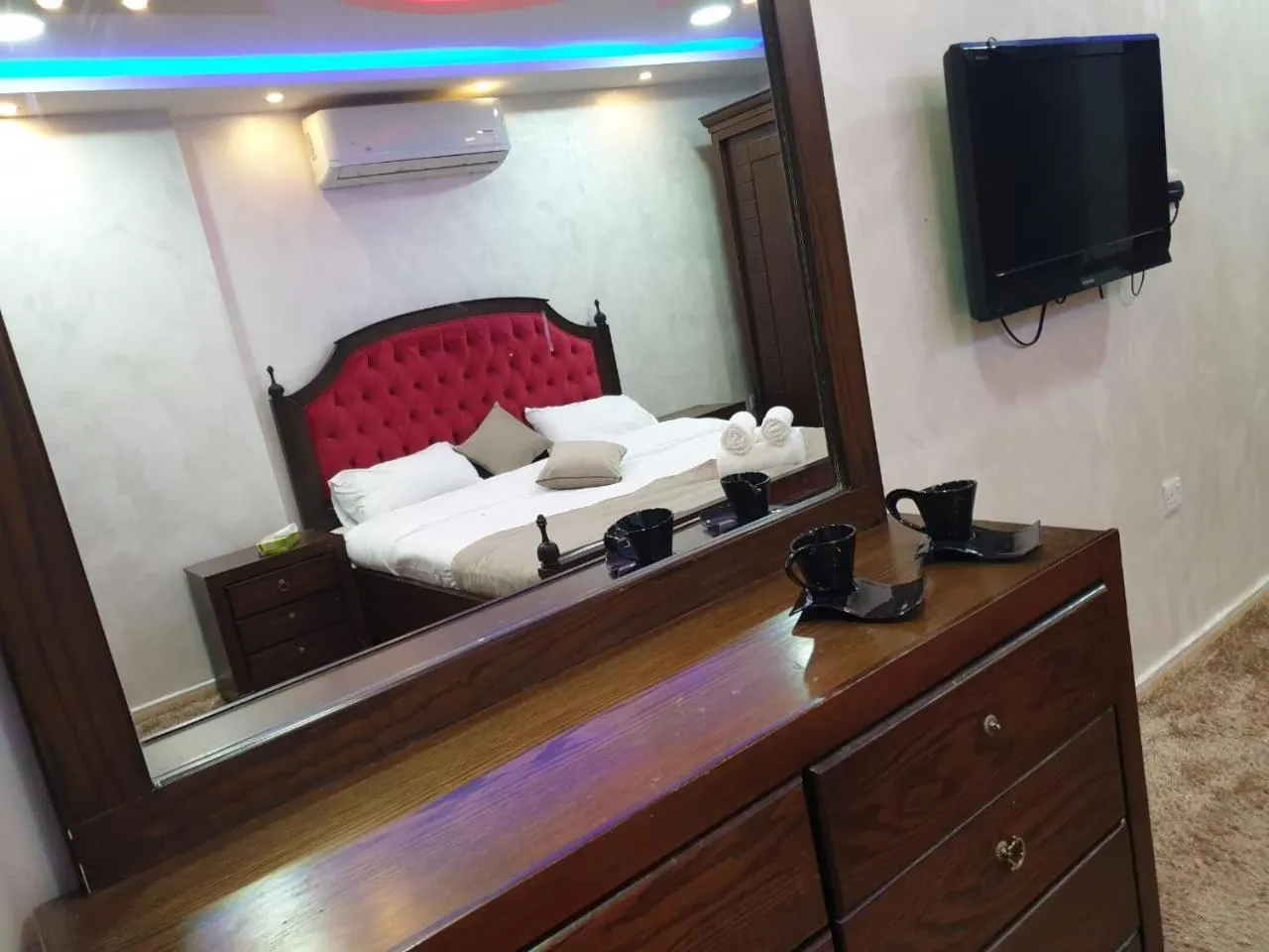 TV/Entertainment Center in Zuwwar Aqaba