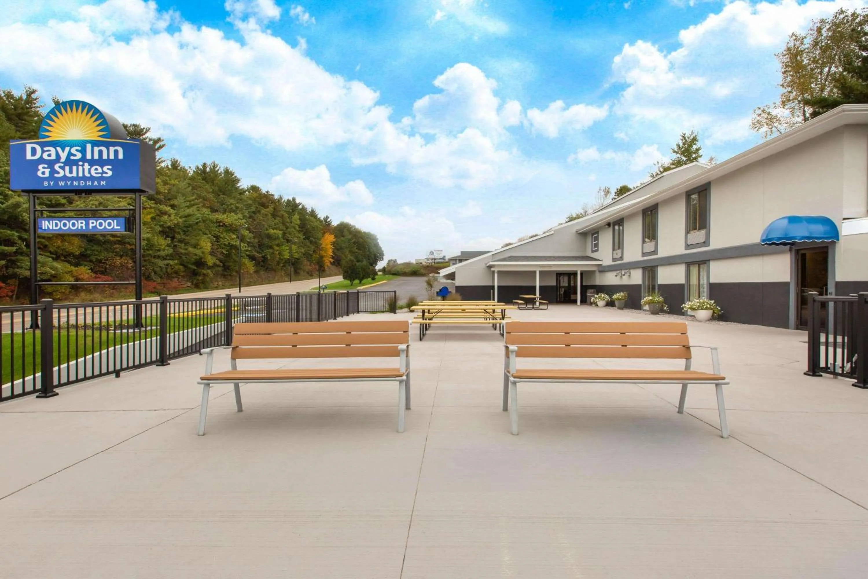 Property building in Days Inn & Suites by Wyndham Wisconsin Dells