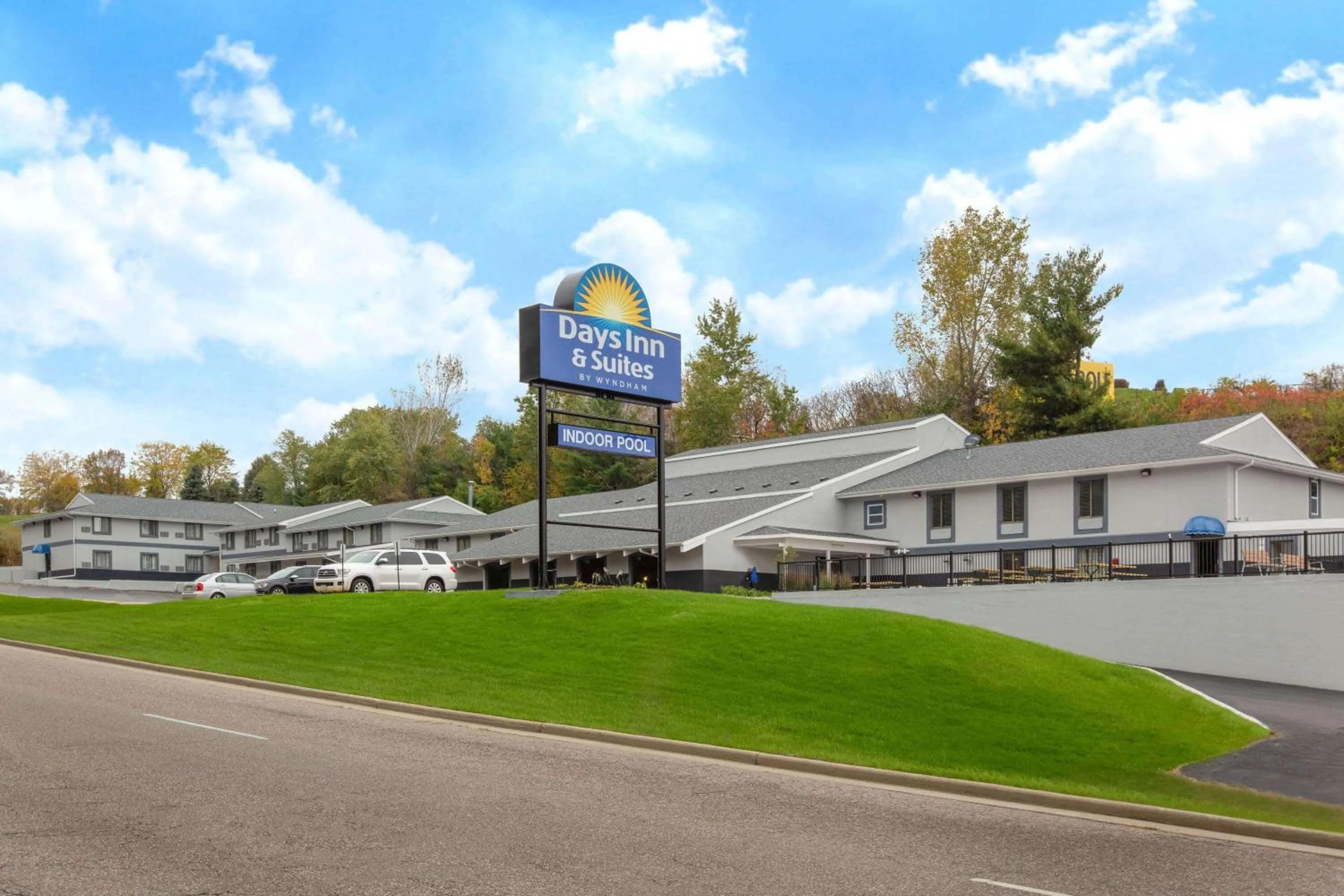Property building in Days Inn & Suites by Wyndham Wisconsin Dells