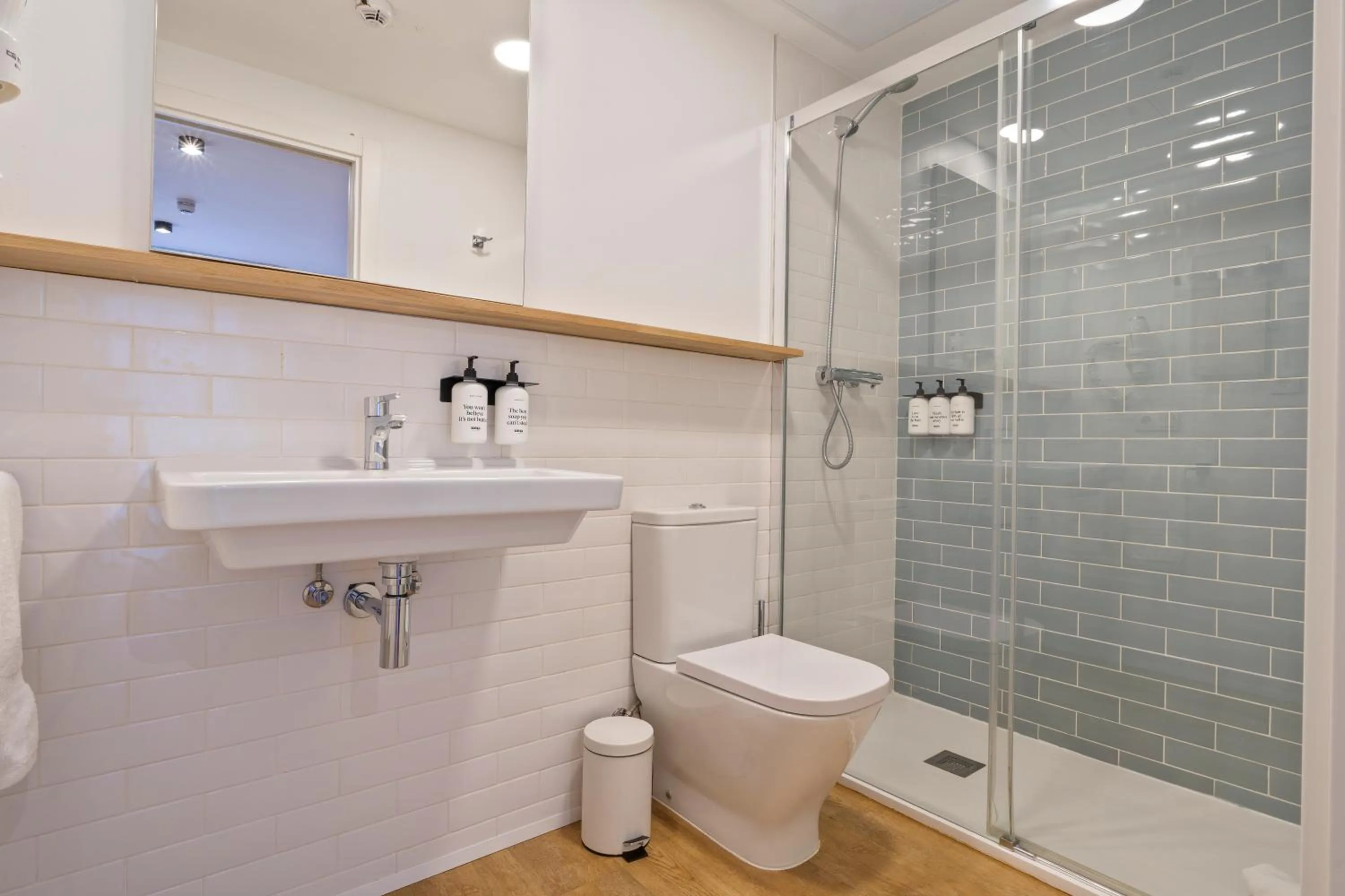 Shower in Uma Suites Ondarreta