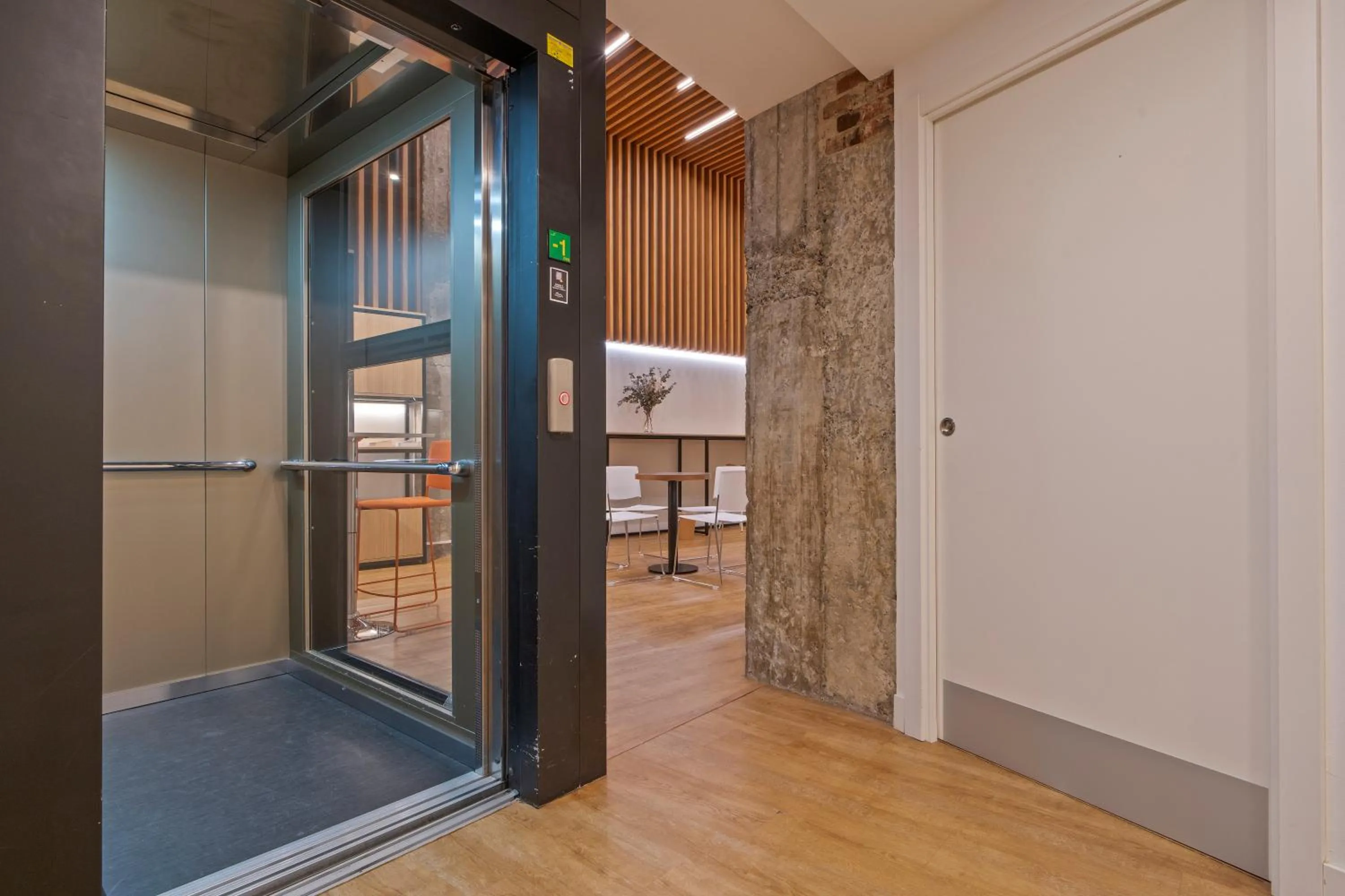 elevator in Uma Suites Ondarreta