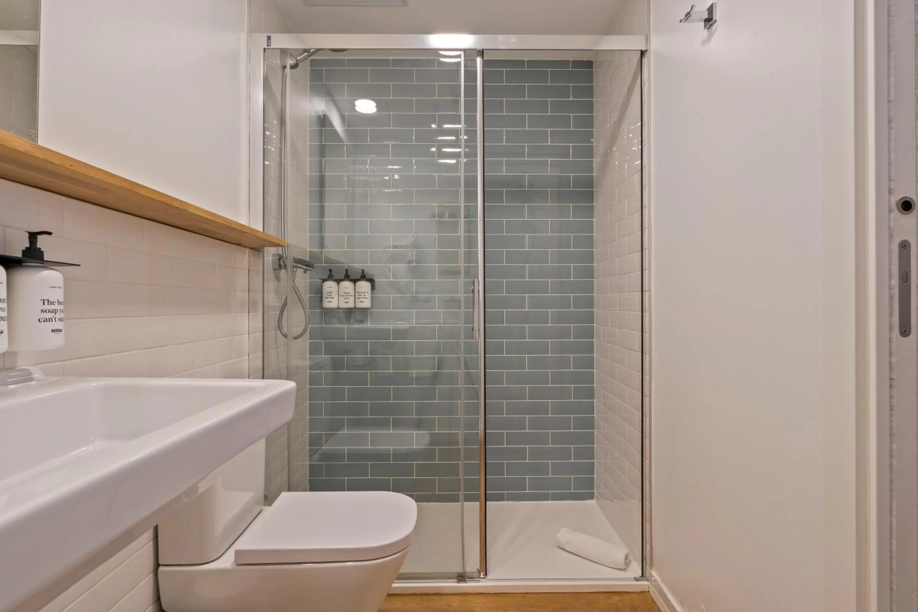 Shower in Uma Suites Ondarreta