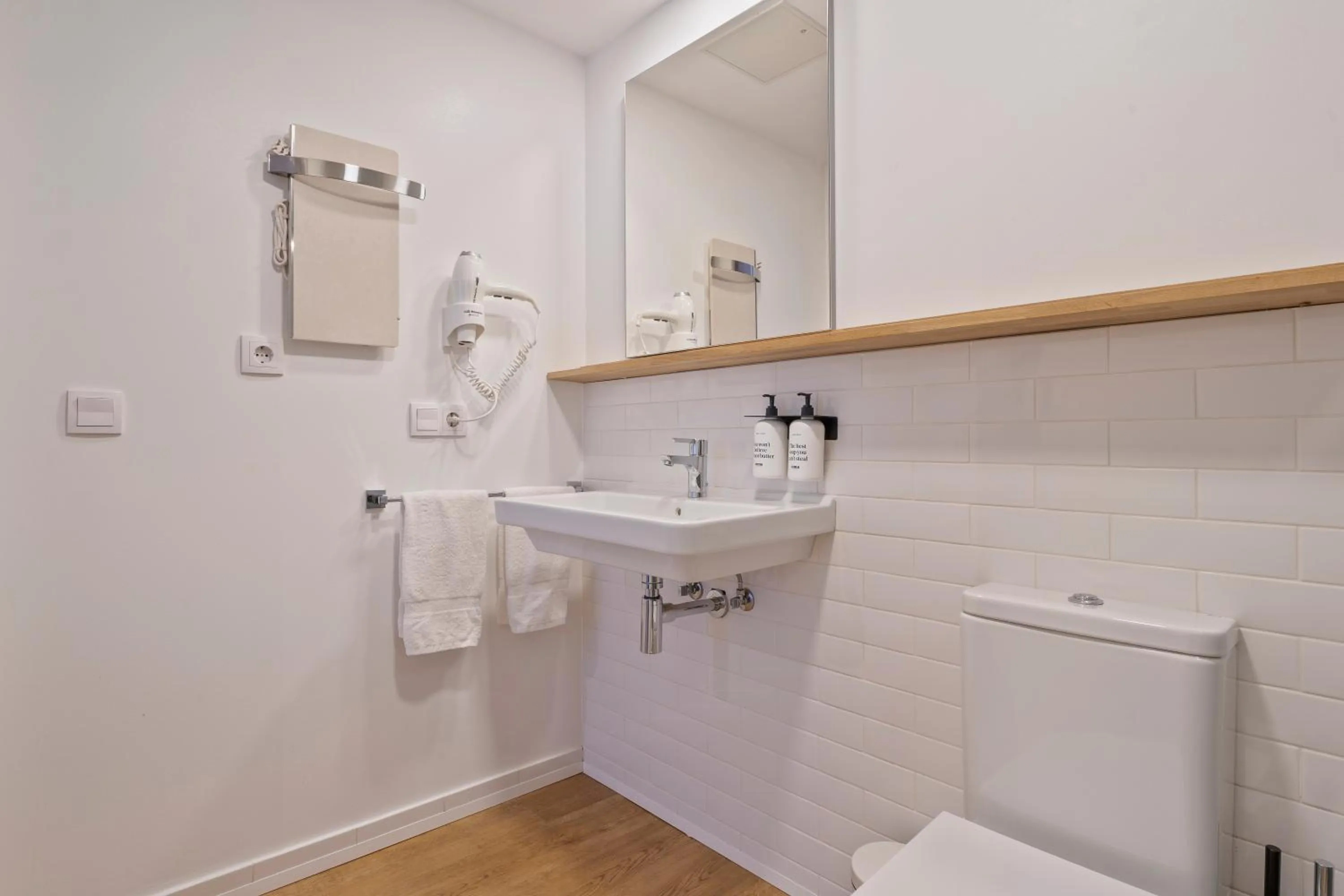 Toilet in Uma Suites Ondarreta