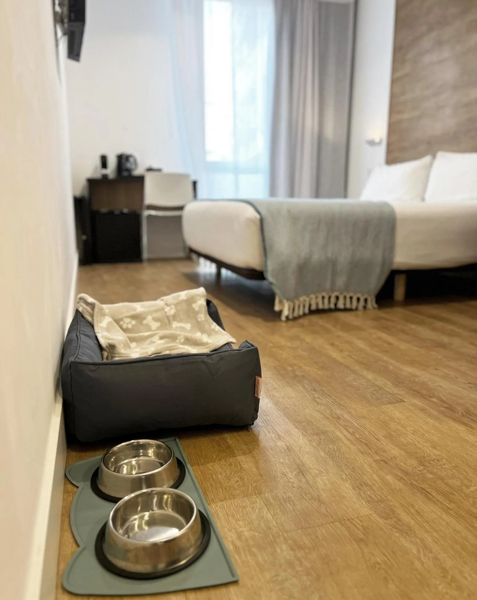 pet friendly, Bed in Uma Suites Ondarreta