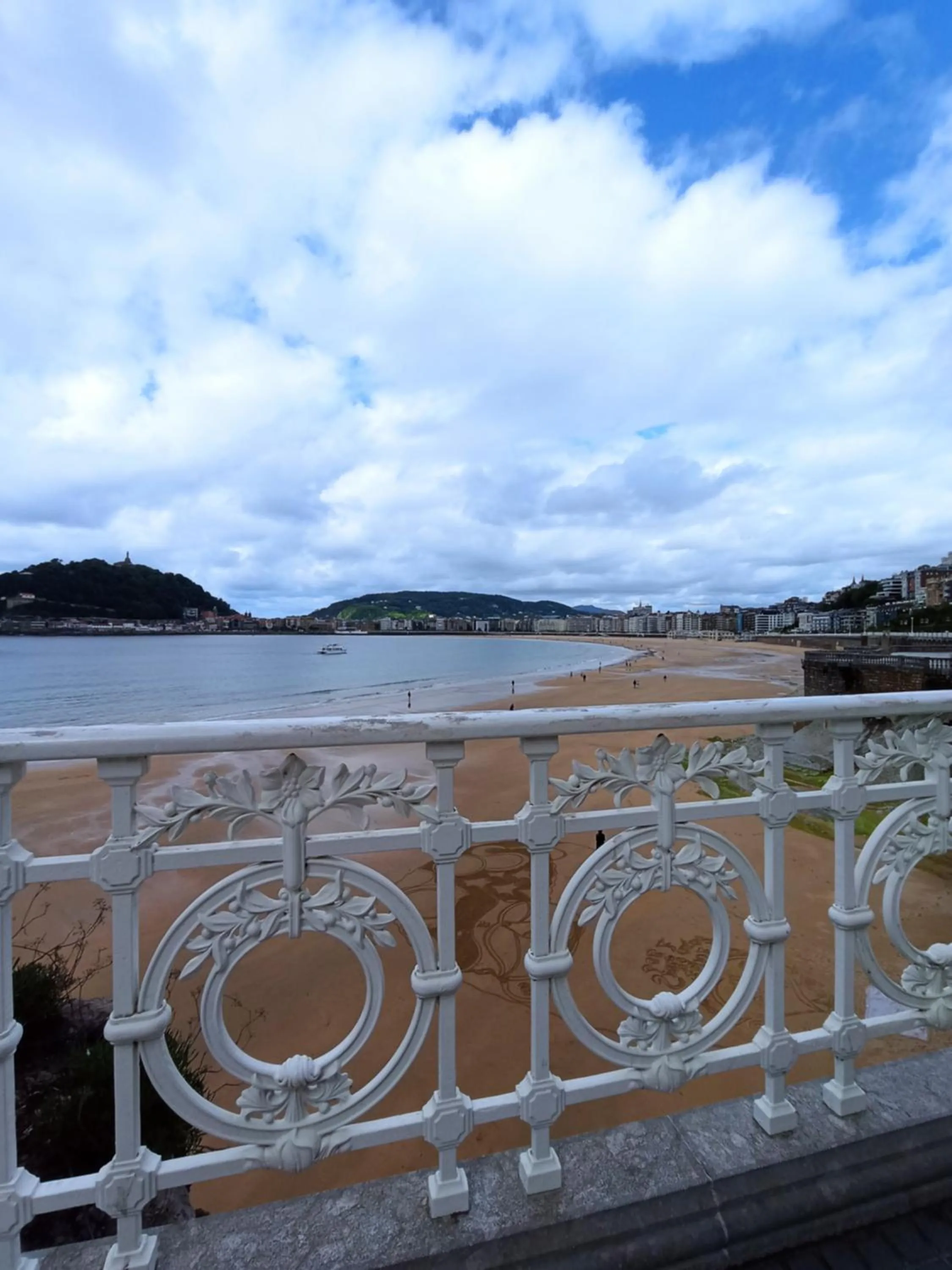 Beach in Uma Suites Ondarreta