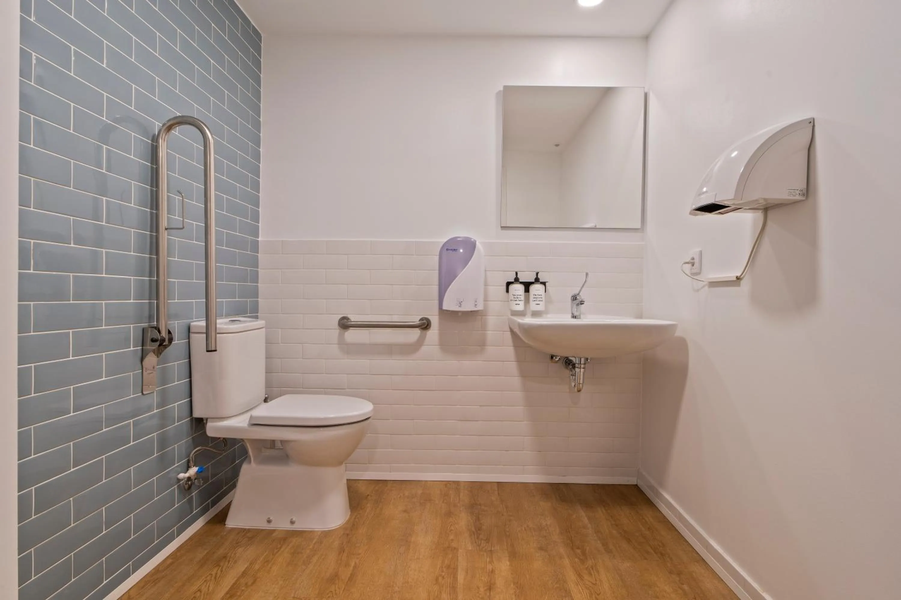 Toilet in Uma Suites Ondarreta