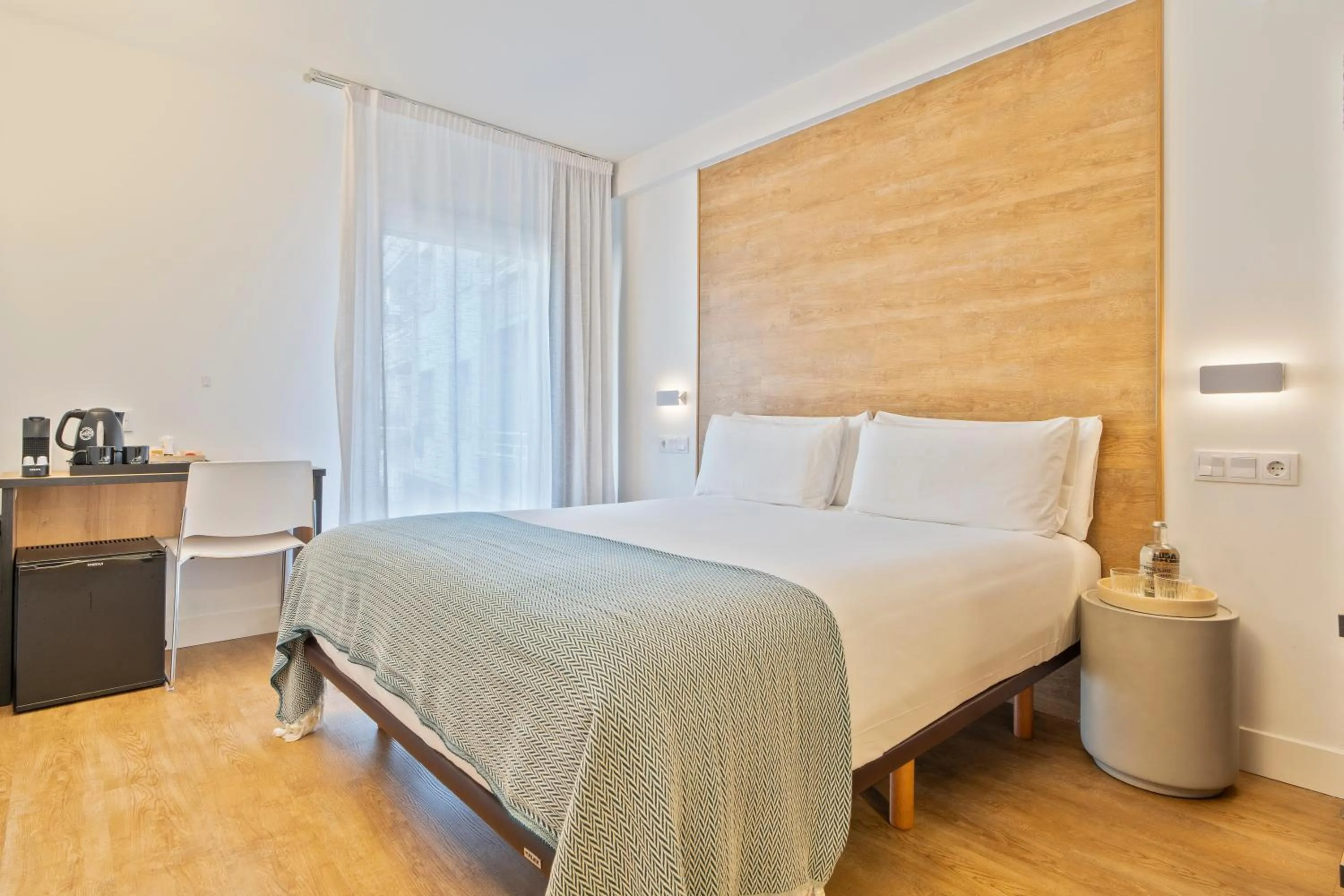Photo of the whole room, Bed in Uma Suites Ondarreta