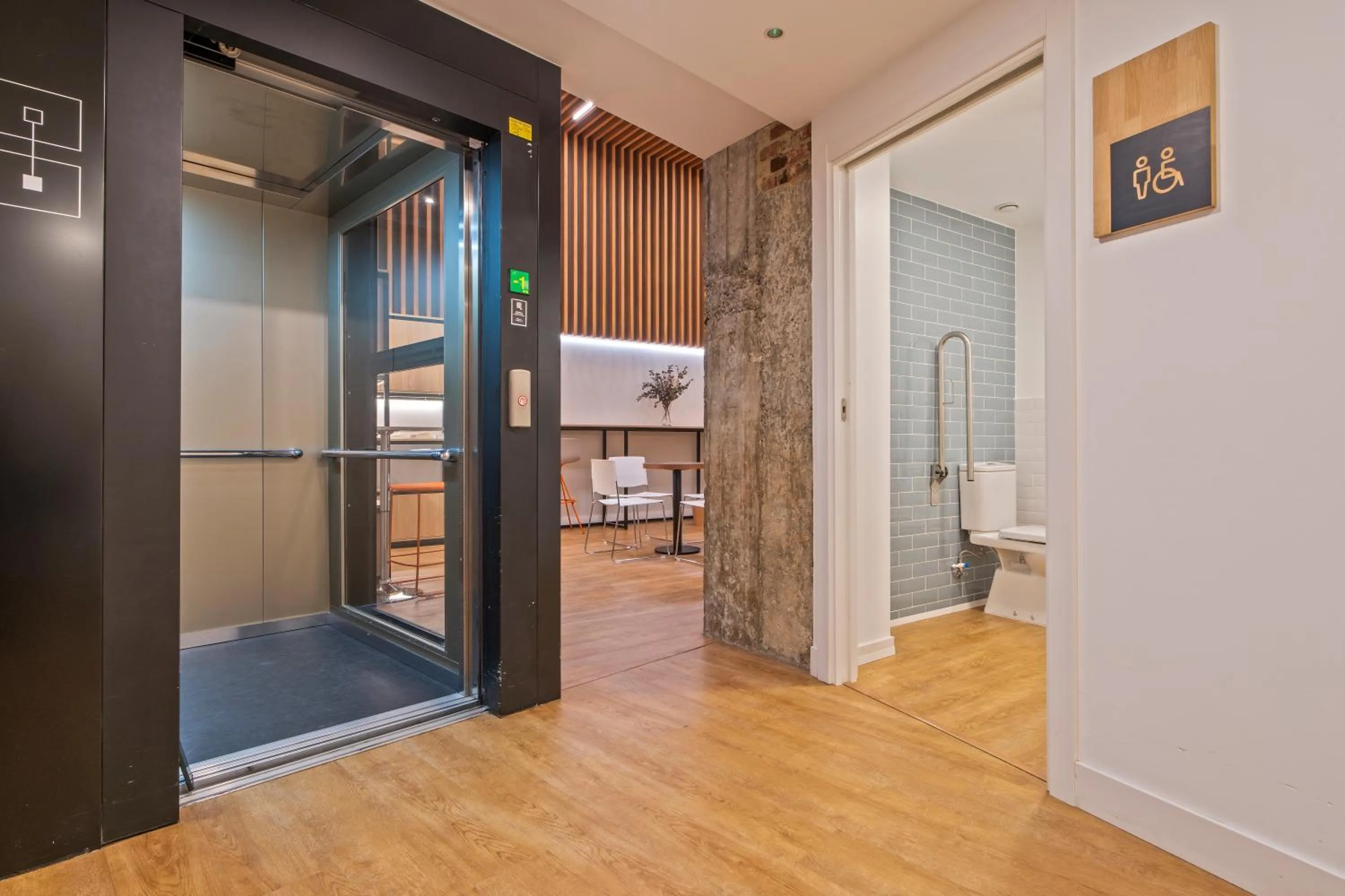 Toilet in Uma Suites Ondarreta