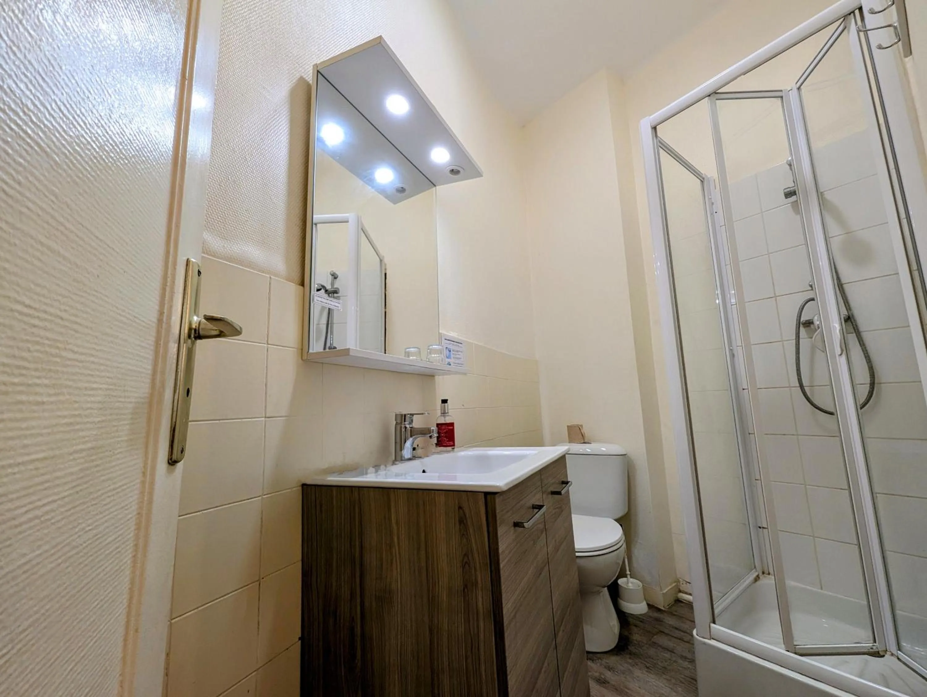 Bathroom in Hotel Iena