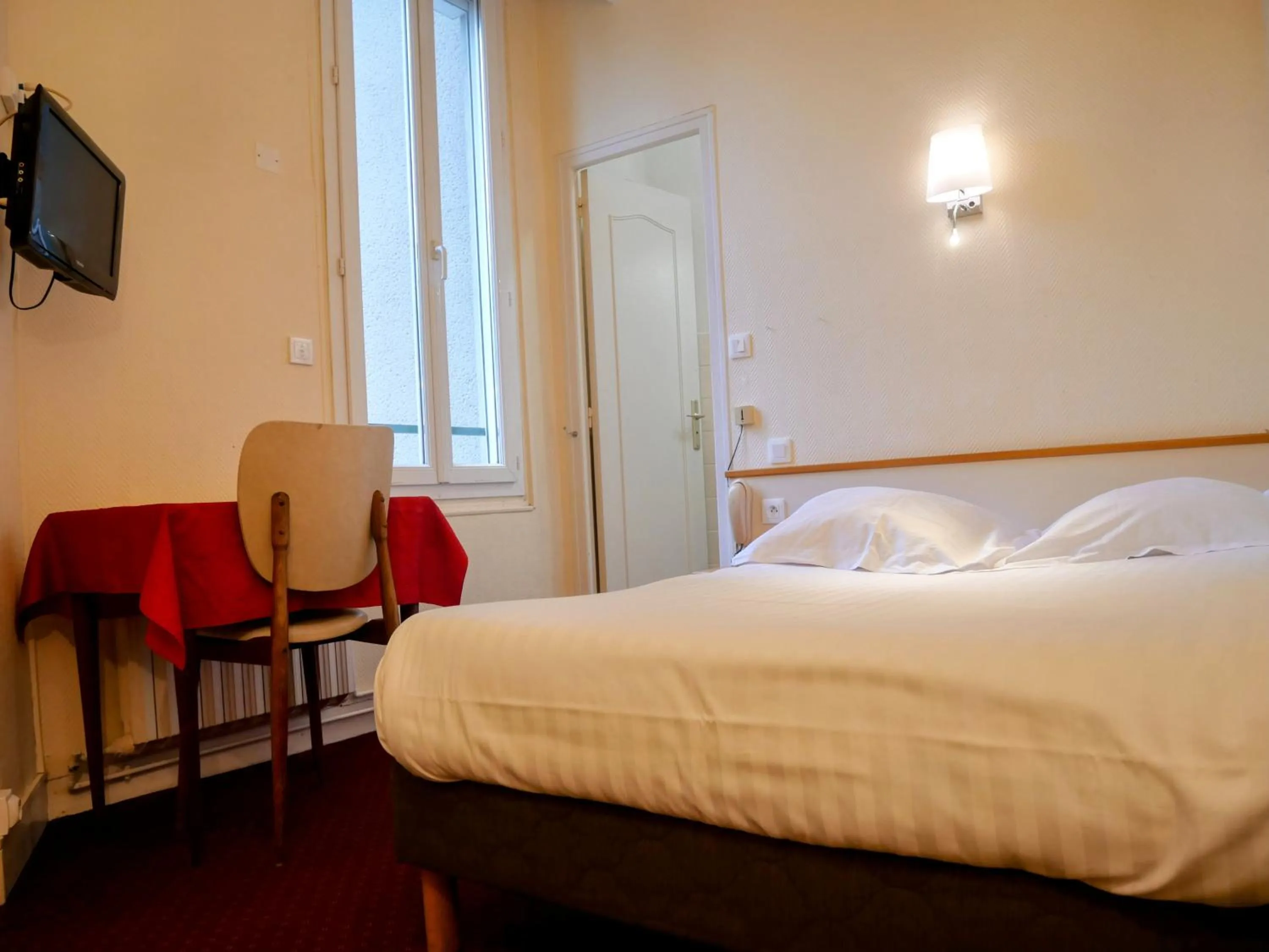 Bedroom, Bed in Hotel Iena