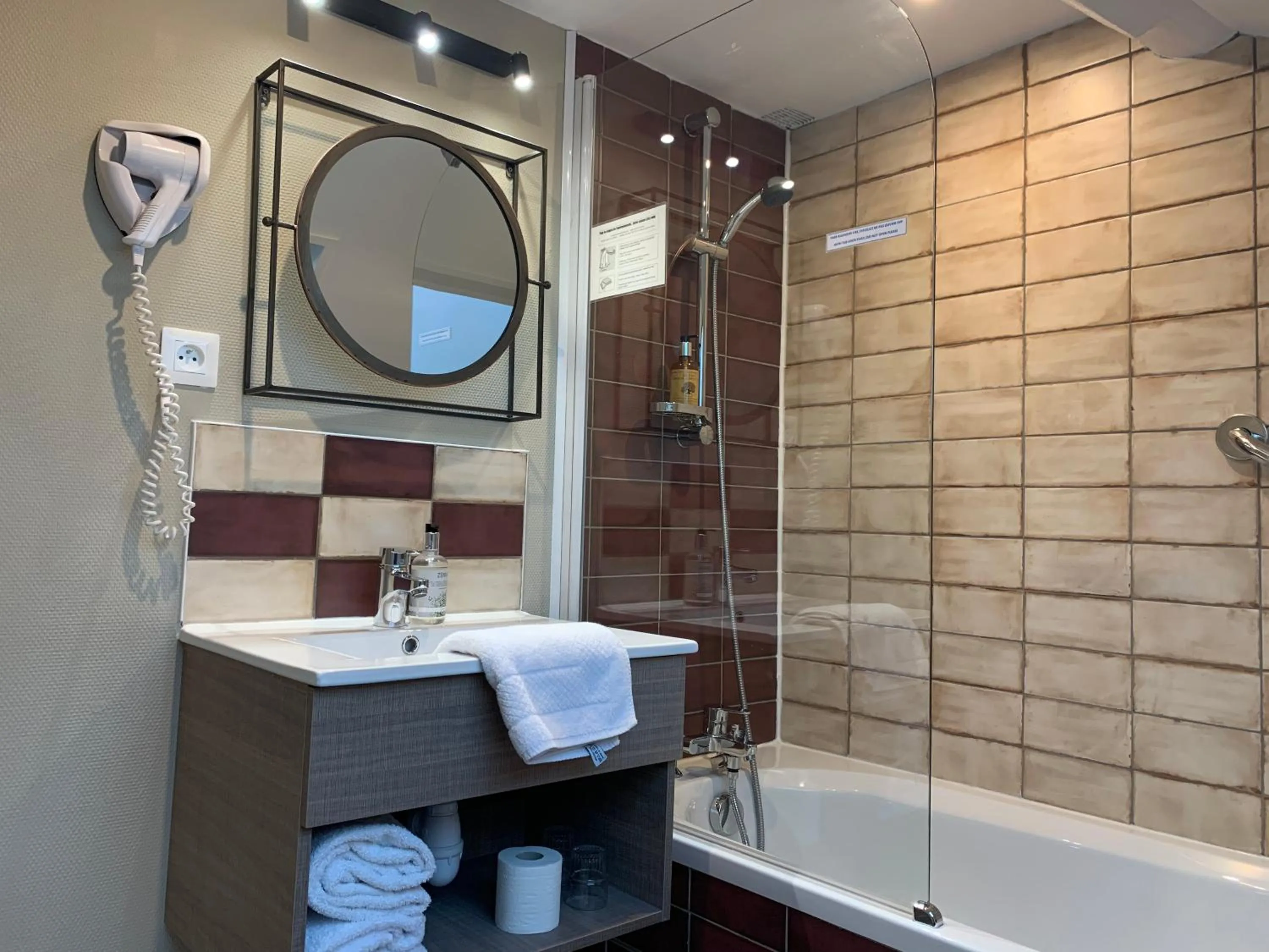 Bathroom in Hotel Iena