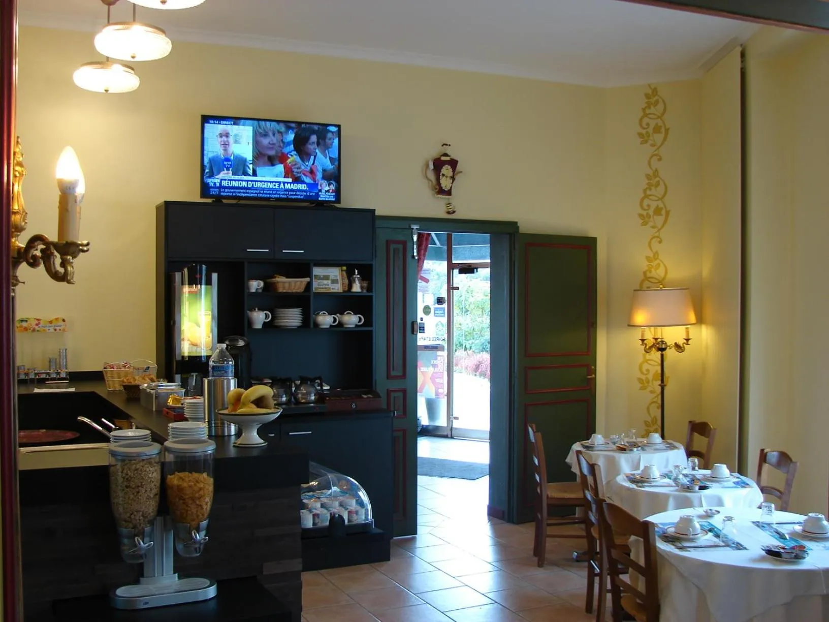 Buffet breakfast in Hotel Iena