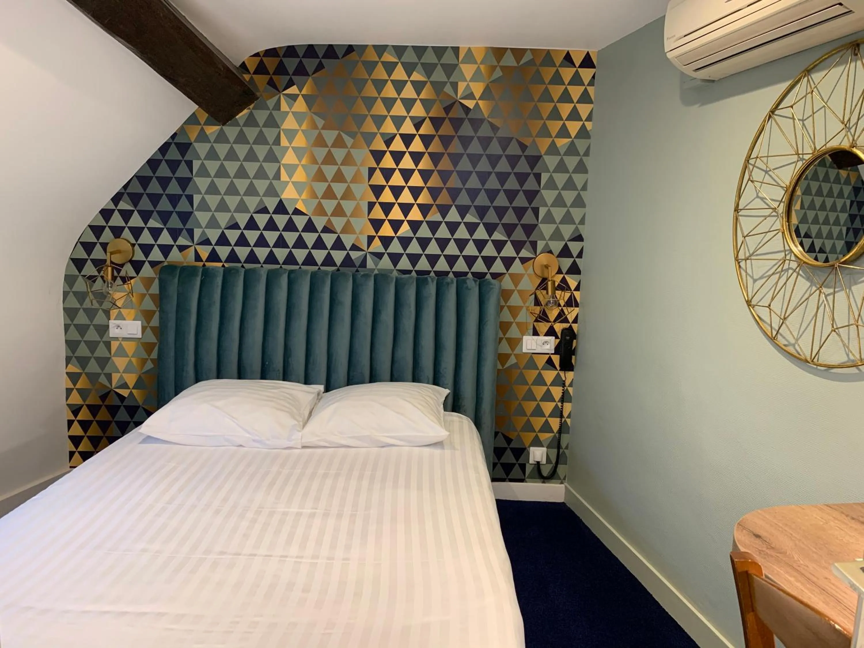 Bedroom, Bed in Hotel Iena