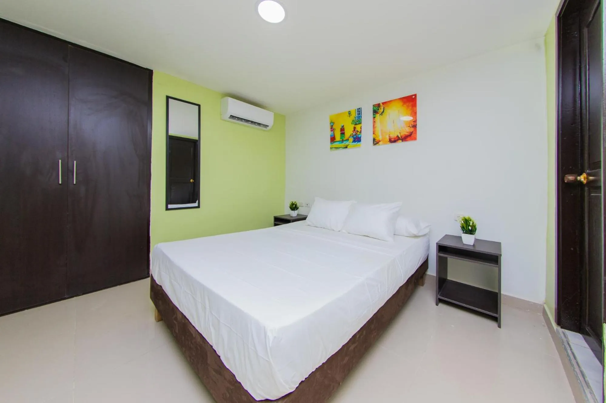 Bed in Hotel Avexi Suites By GEH Suites