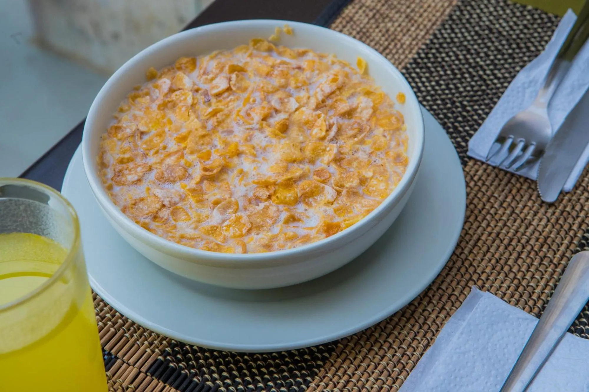 American breakfast in Hotel Avexi Suites By GEH Suites