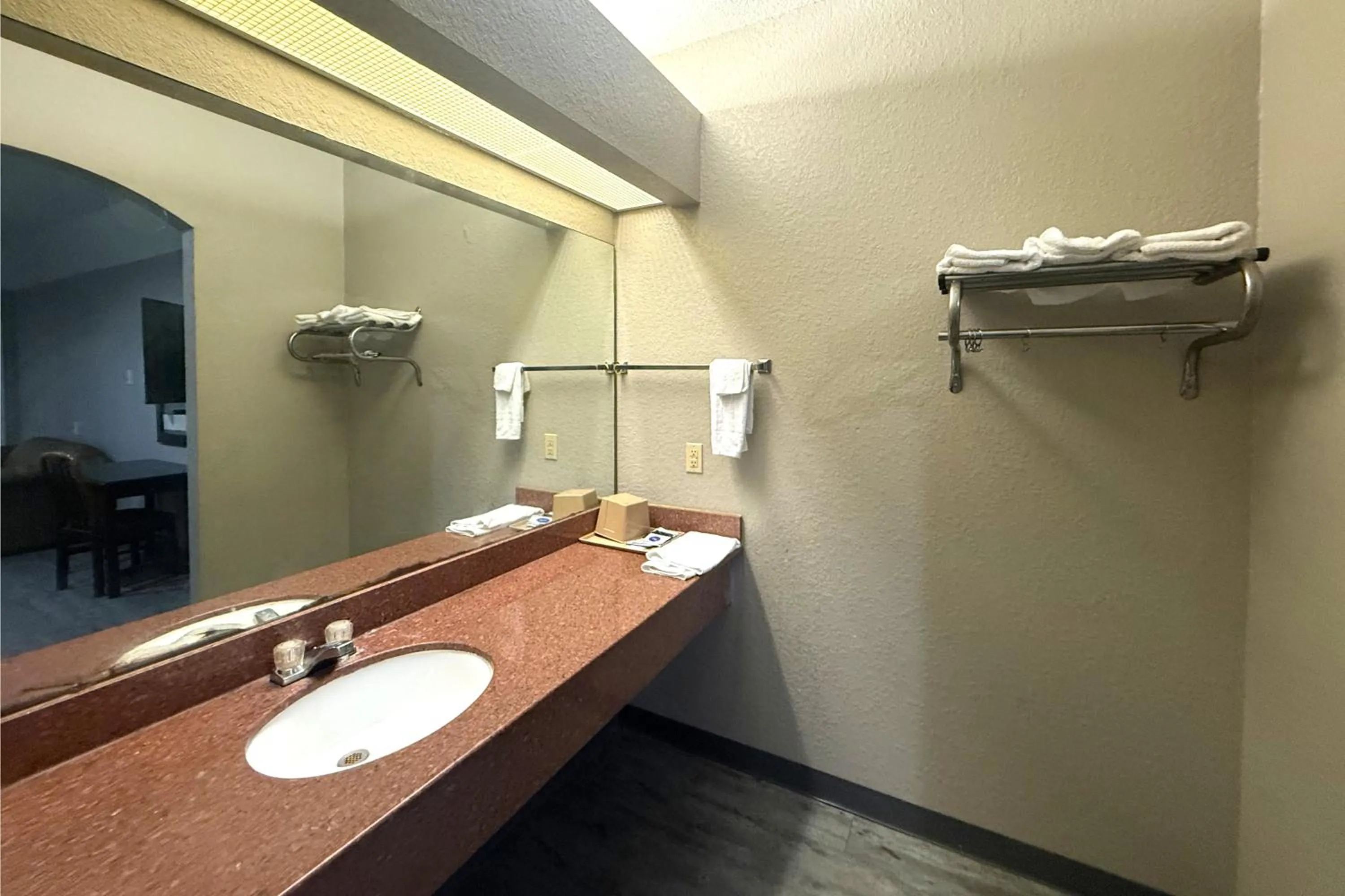 Bathroom in Hotel O Regency Suites Houston - IAH Beltway 8