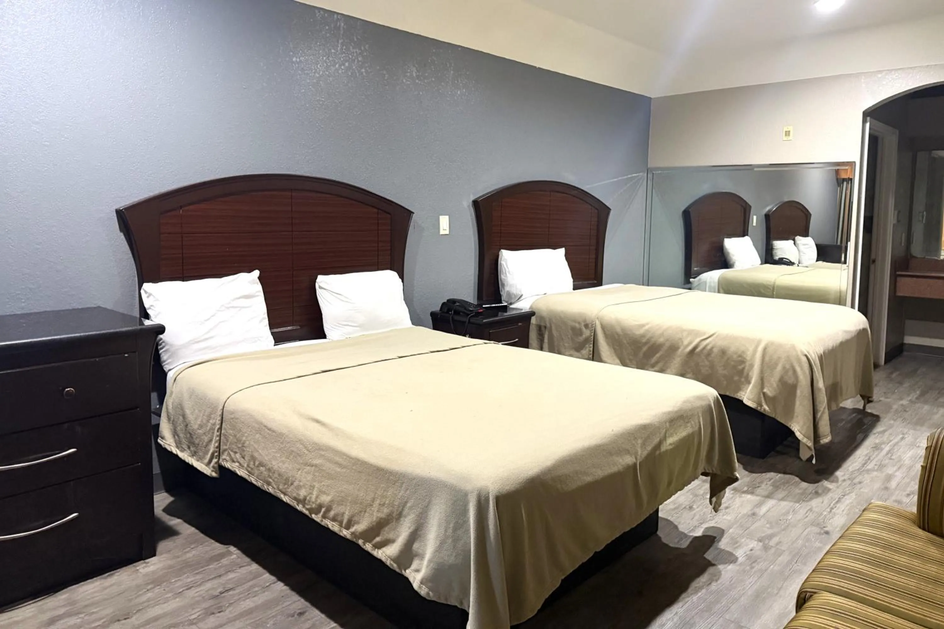 Bedroom, Bed in Hotel O Regency Suites Houston - IAH Beltway 8