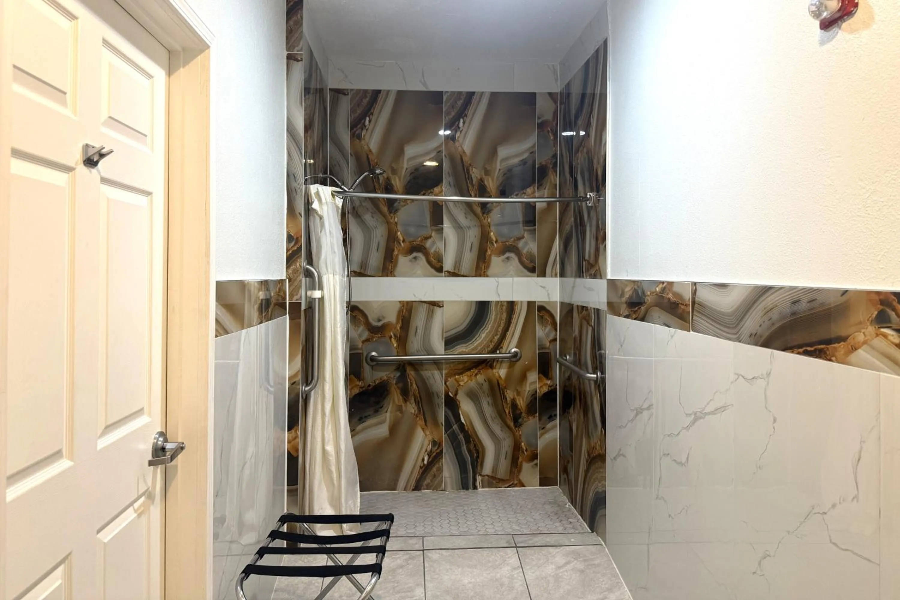 Hotel O Regency Suites Houston - IAH Beltway 8