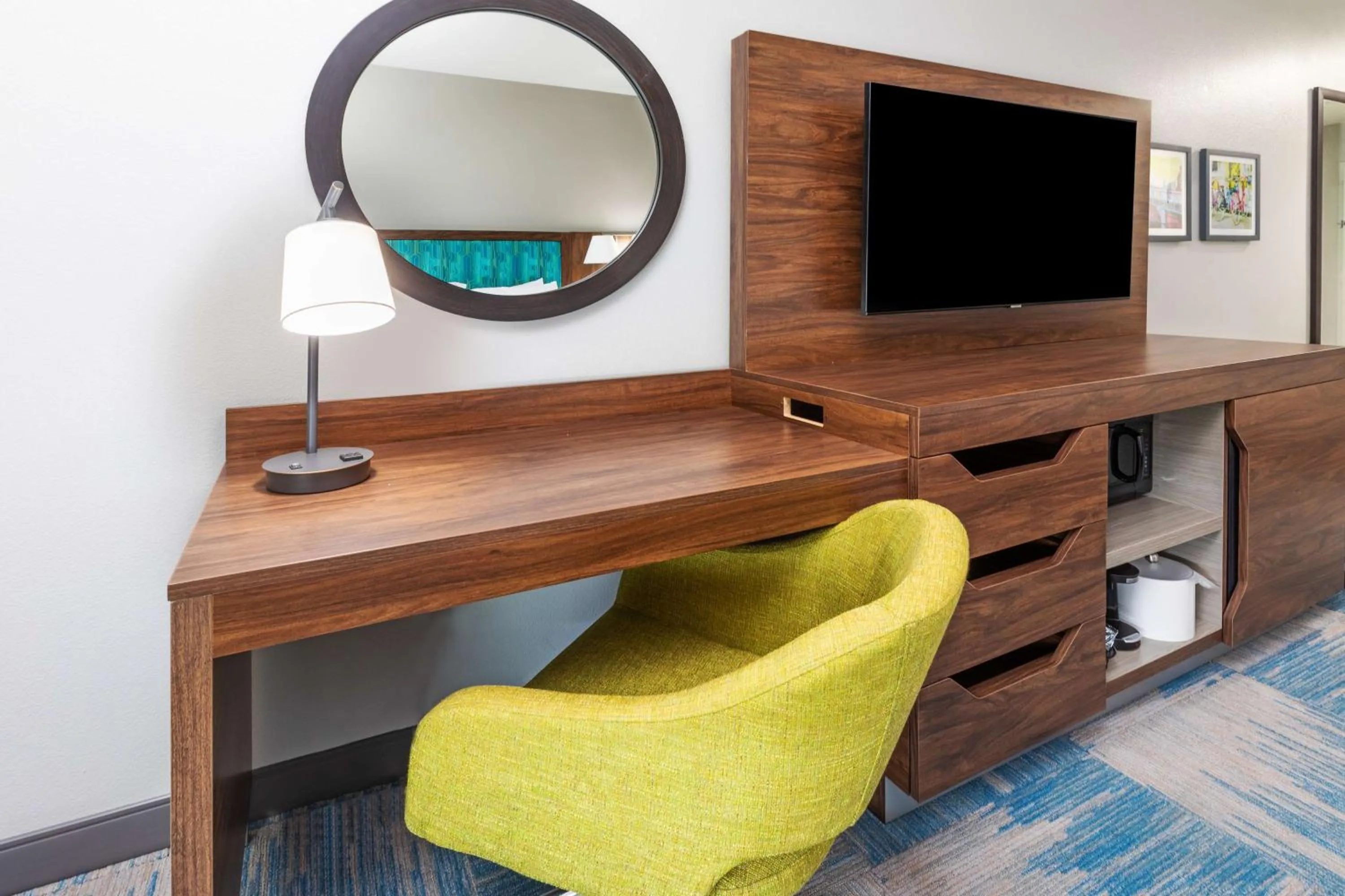 Bedroom in Hampton Inn and Suites Houston Heights I-10