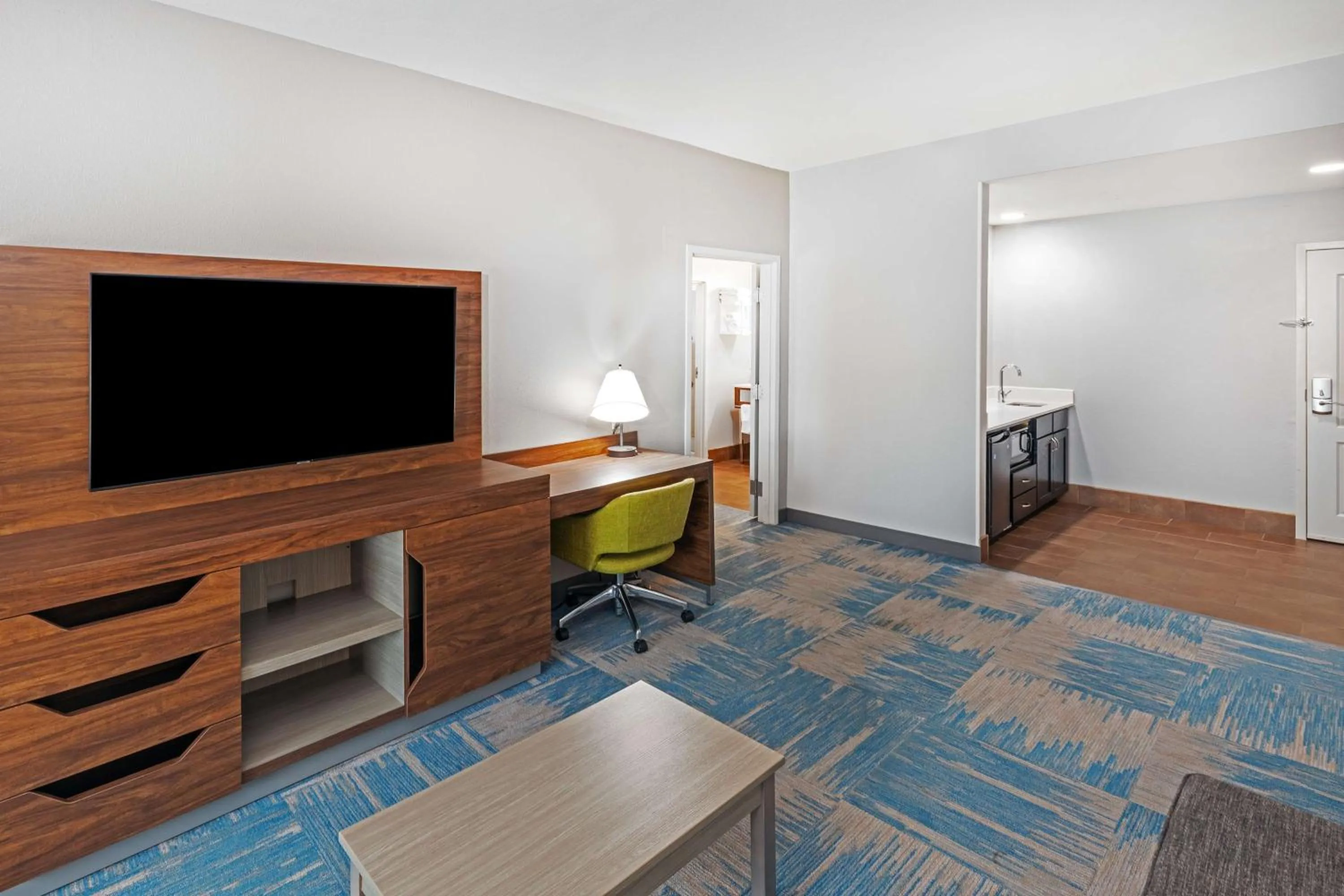 Bedroom, Bed in Hampton Inn and Suites Houston Heights I-10