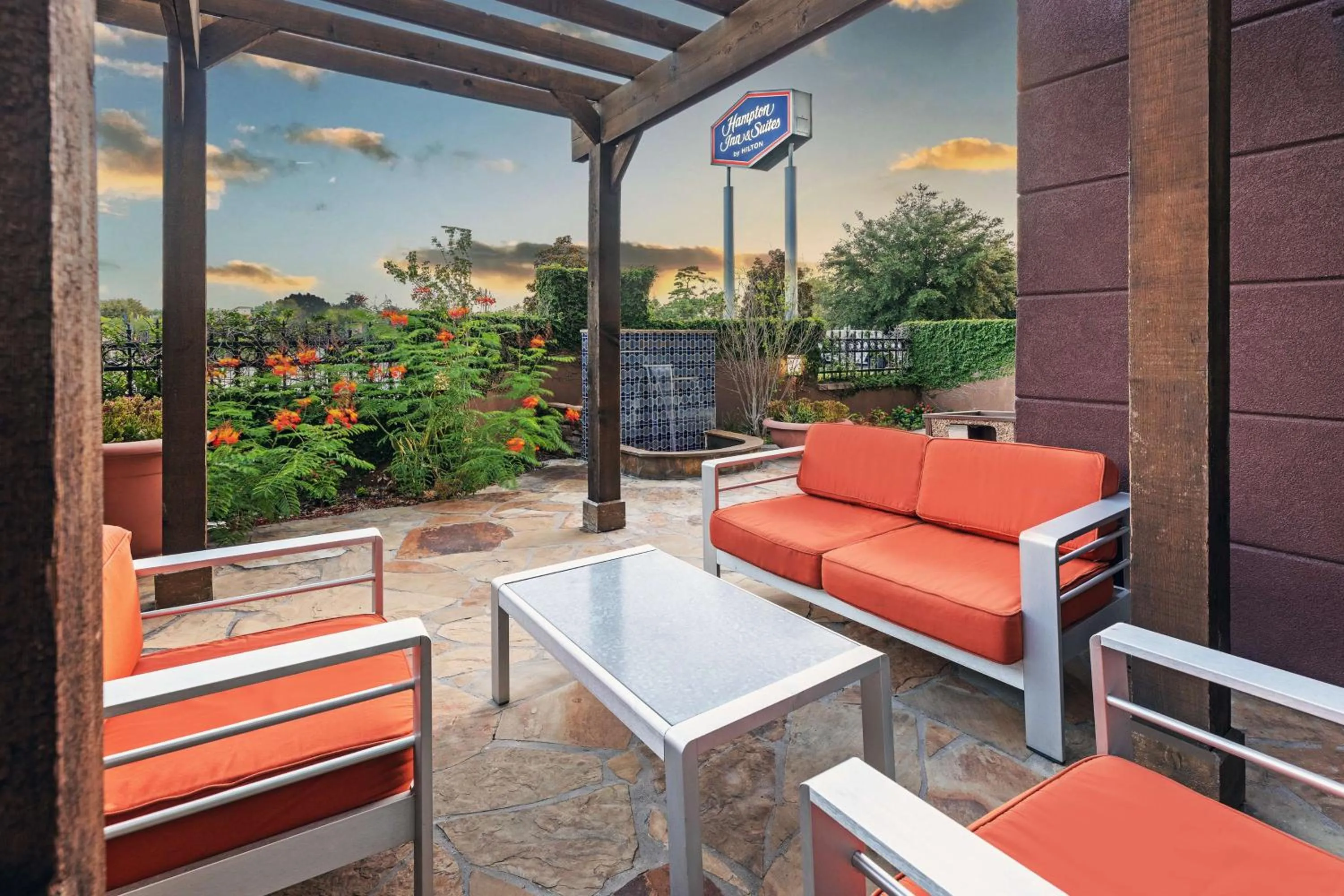 Patio in Hampton Inn and Suites Houston Heights I-10
