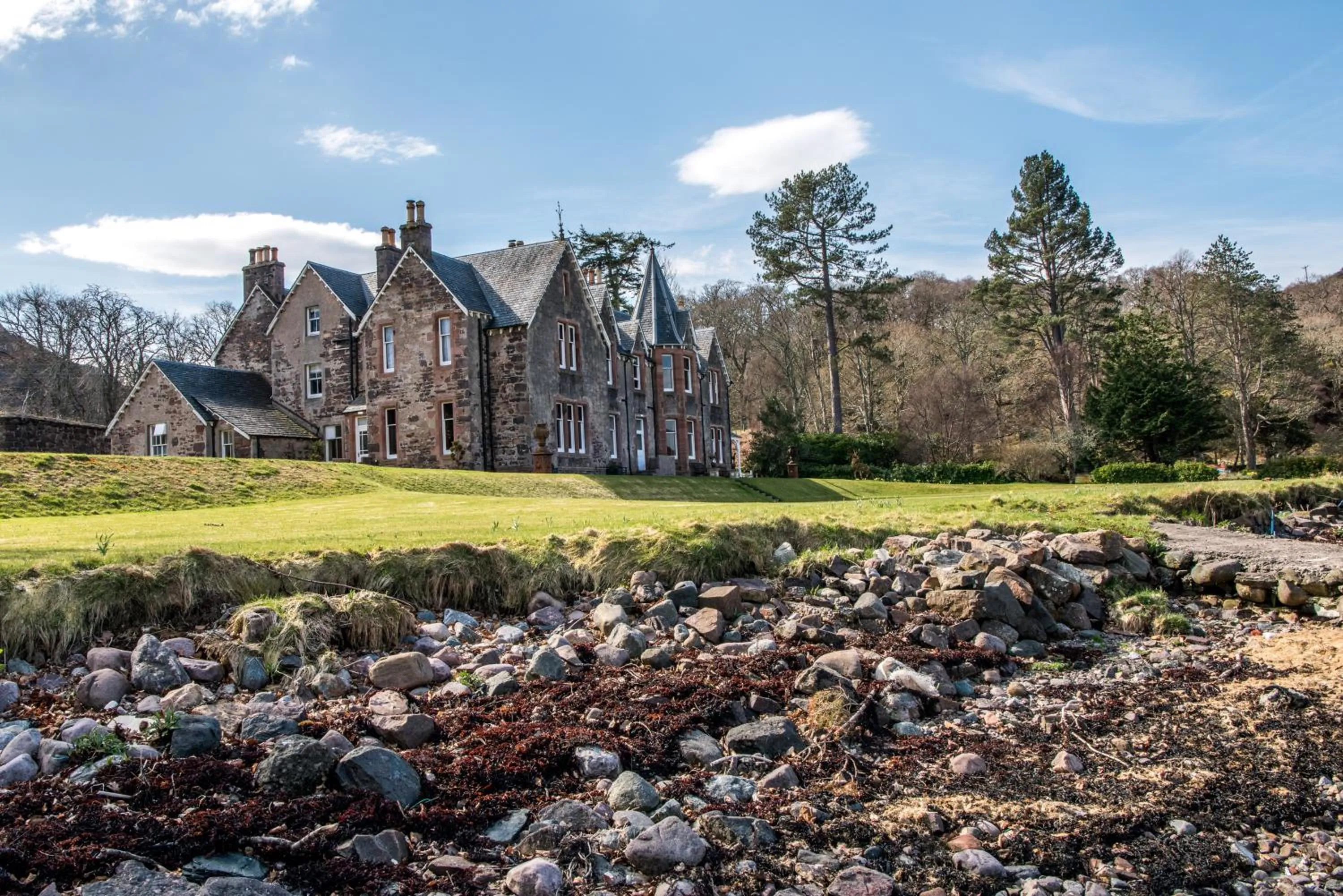 Property building in Shieldaig Lodge Hotel