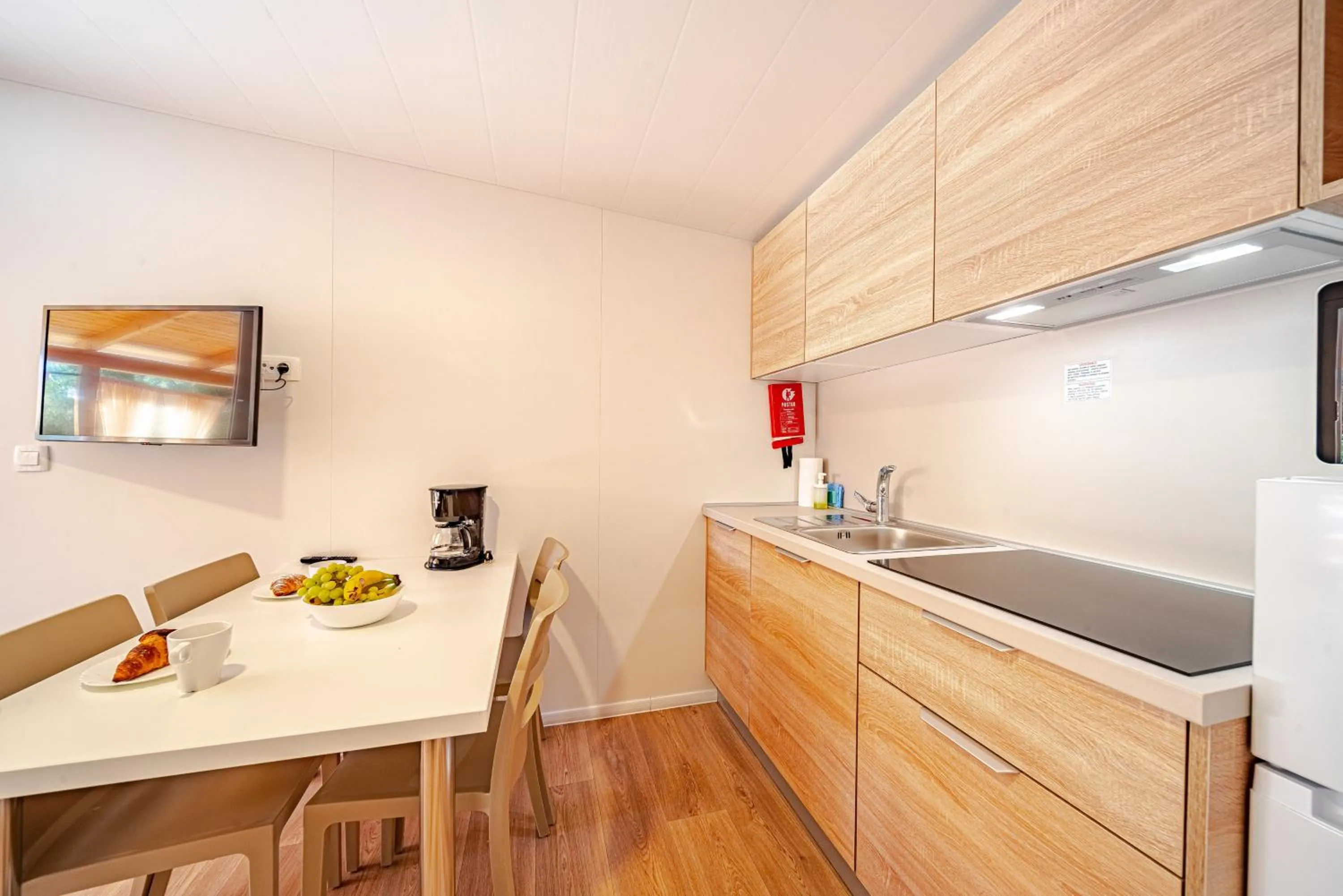 Kitchen or kitchenette in Mobile Homes Camp Perna - Adriatic Kampovi