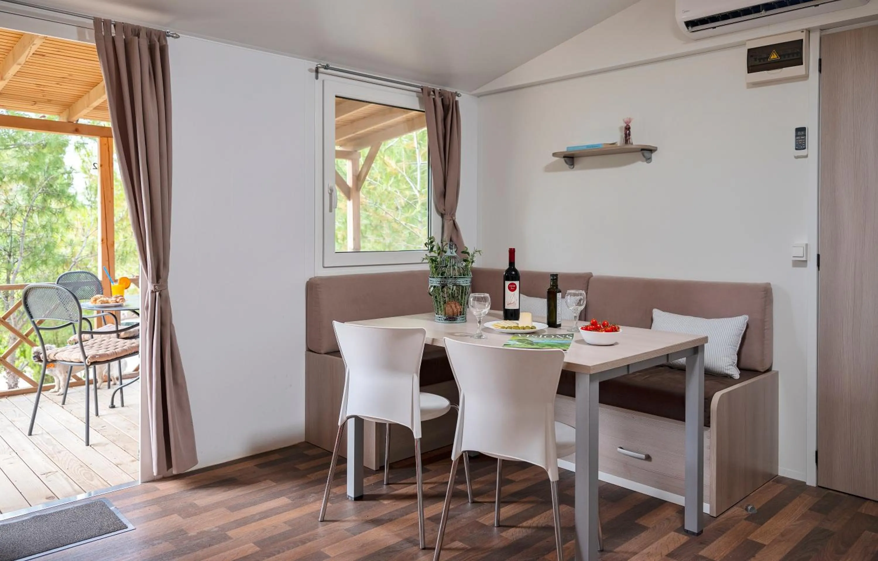 Dining area in Mobile Homes Camp Perna - Adriatic Kampovi