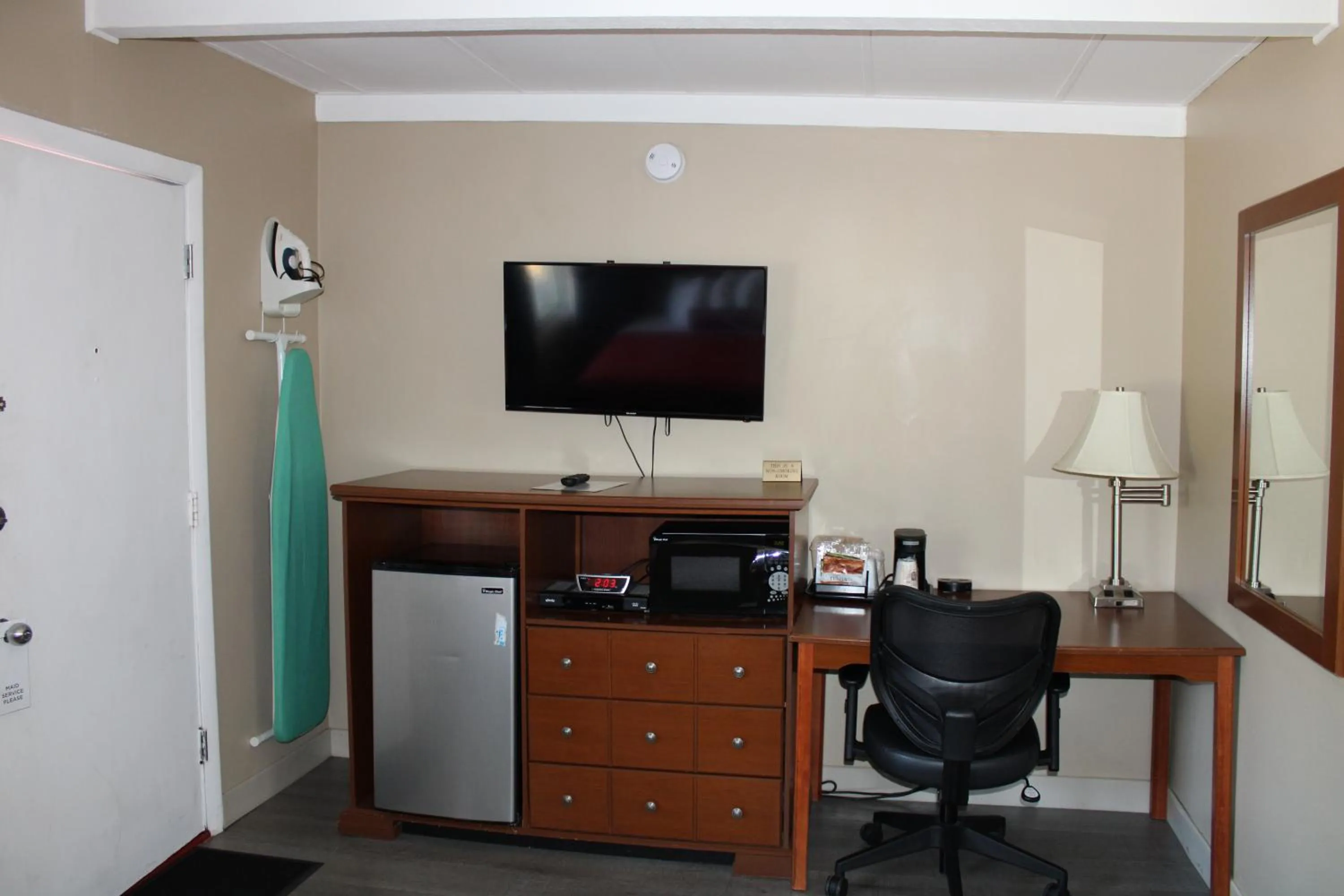 TV and multimedia in Claremont Motor Lodge