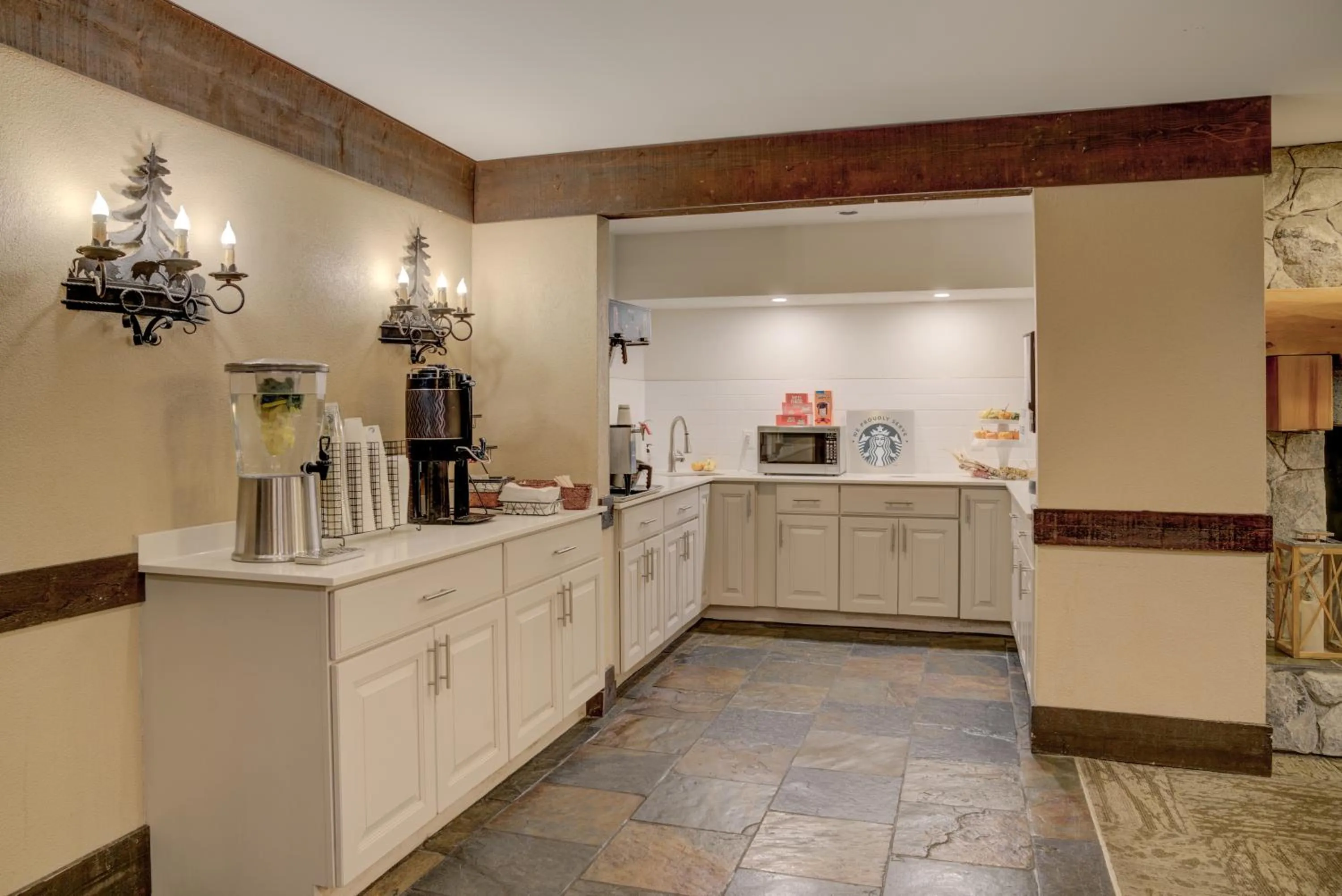 Coffee/tea facilities in Blackcomb Springs Suites by CLIQUE