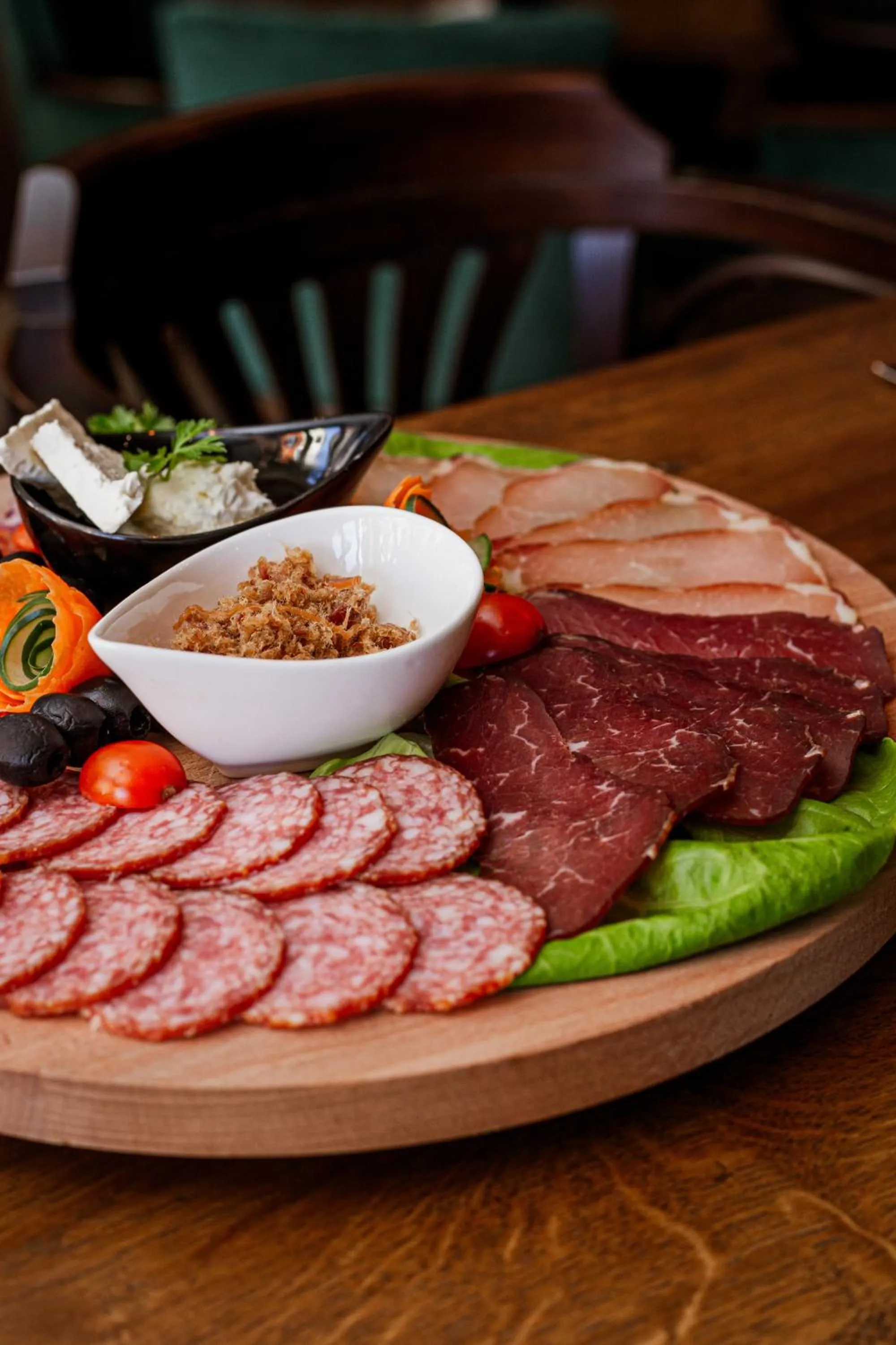 Restaurant/places to eat in All Seasons Residence