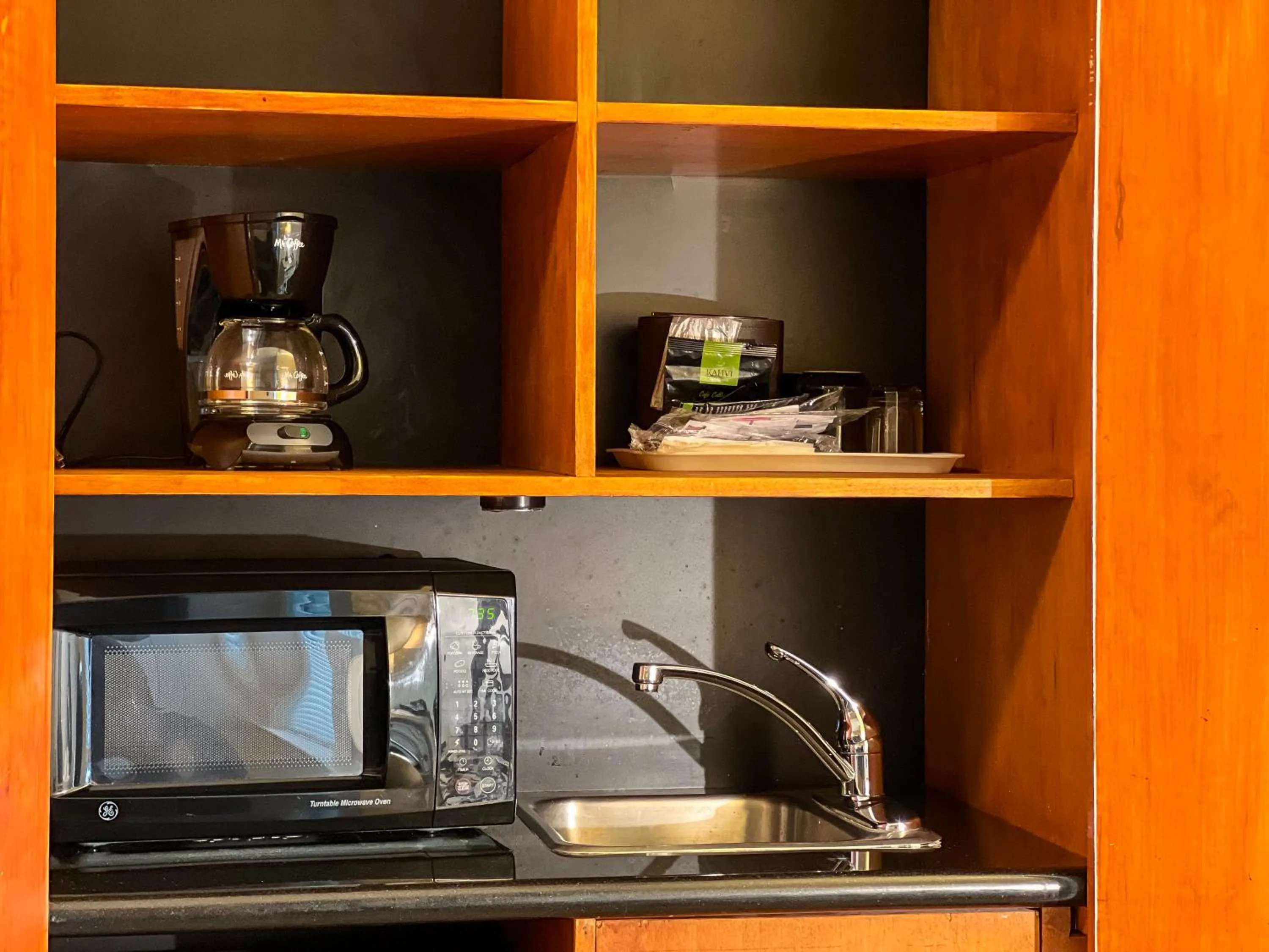 Coffee/tea facilities in City Center Inn and Suites