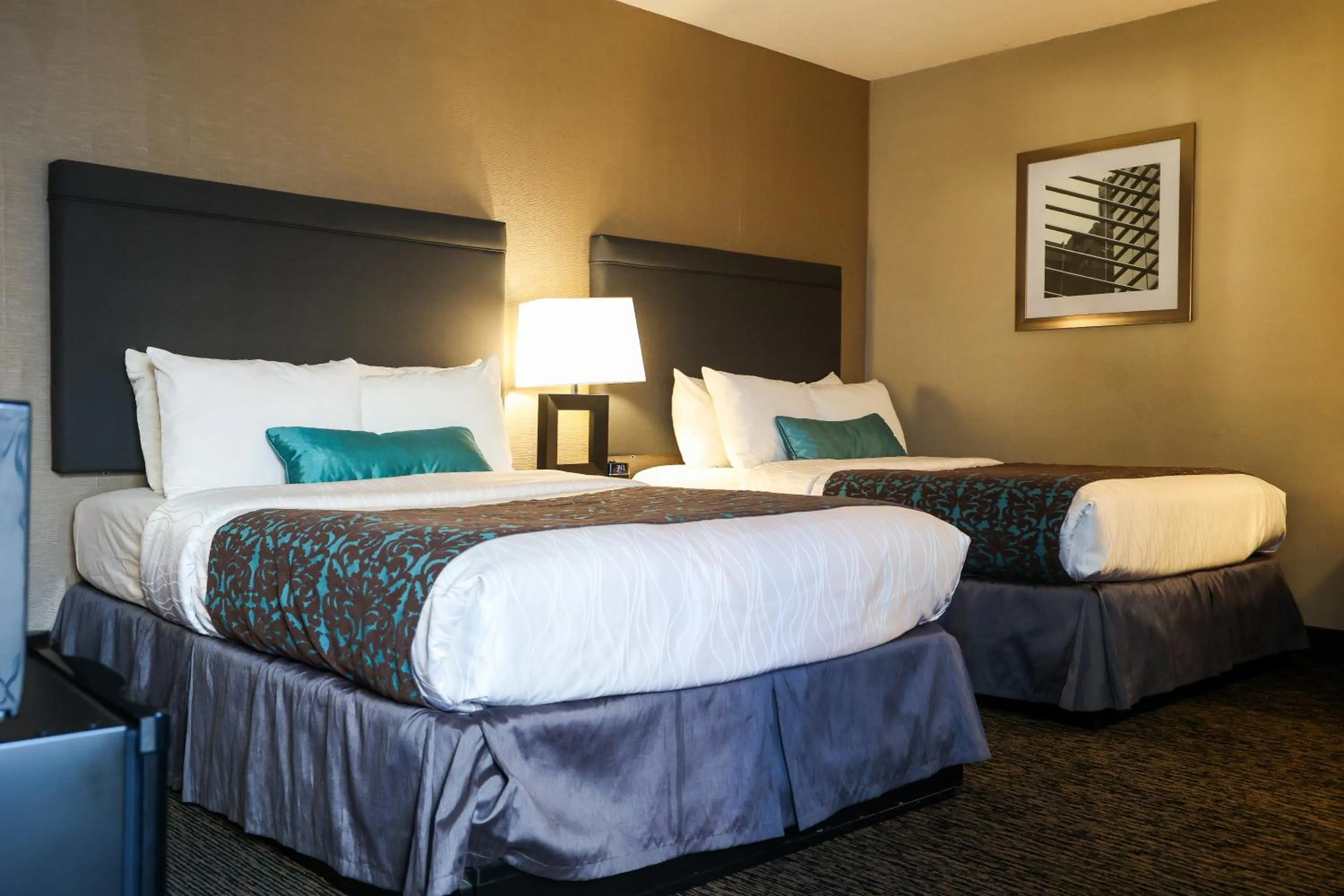 Bed in City Center Inn and Suites