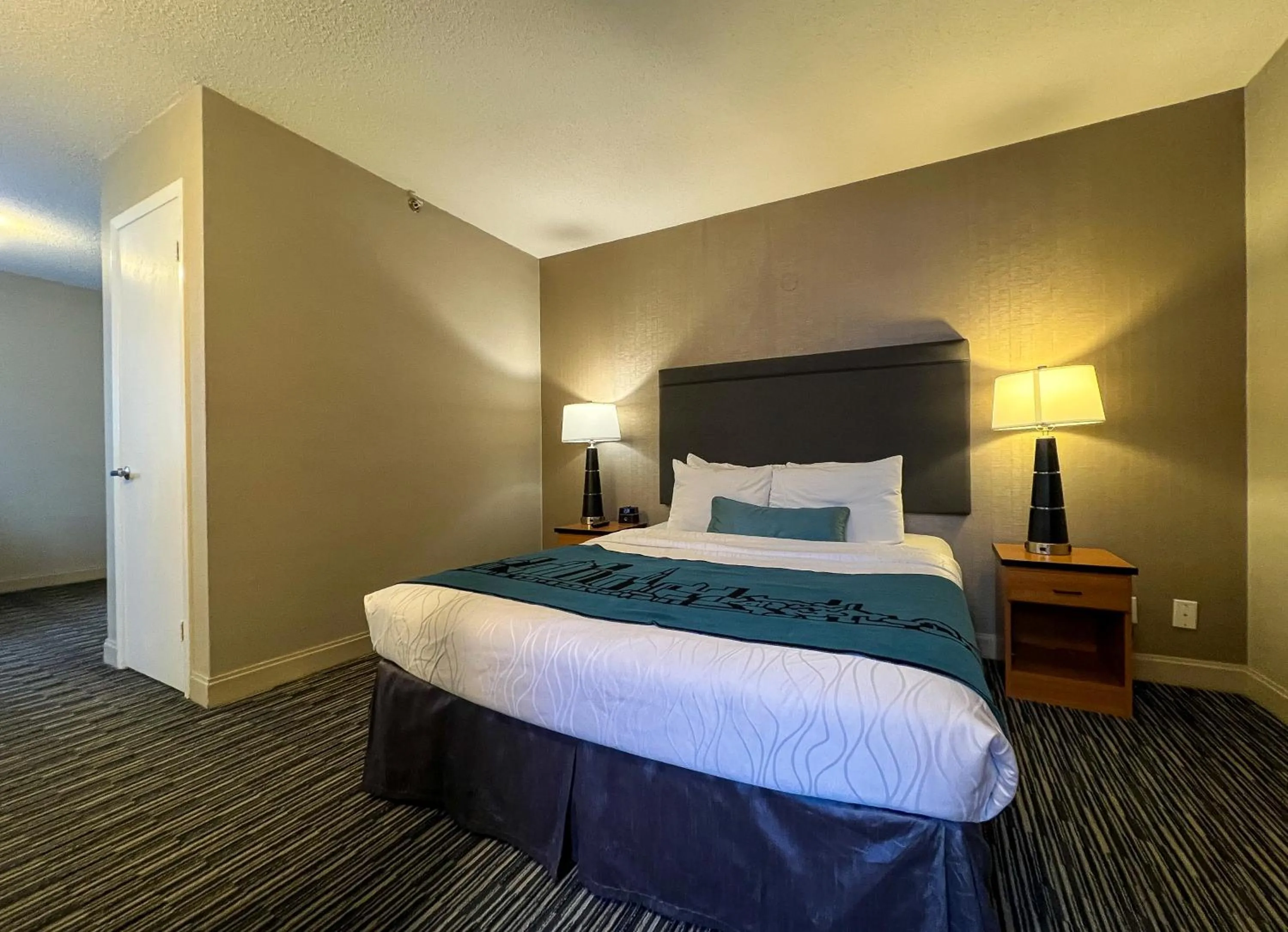 Bed in City Center Inn and Suites