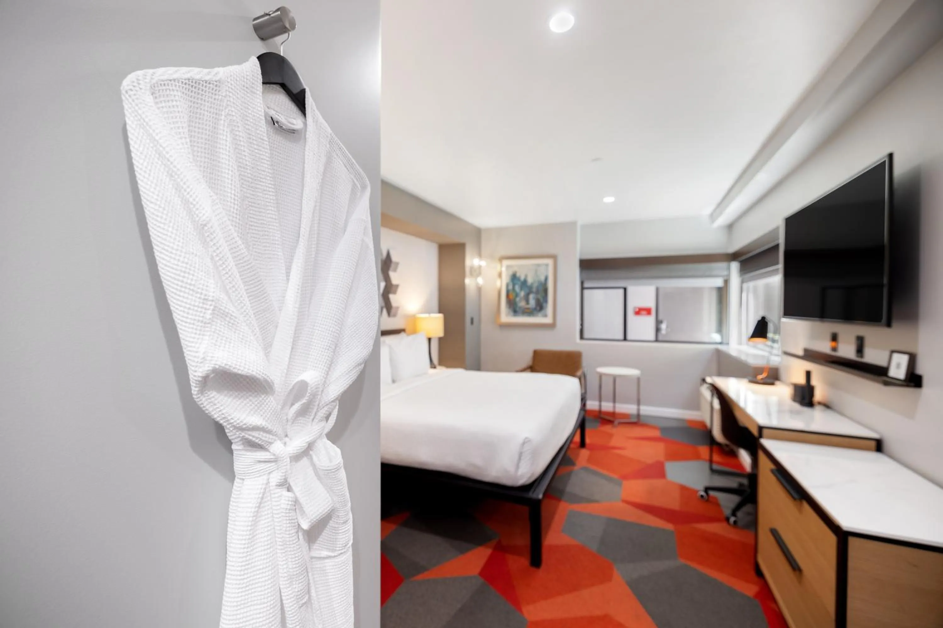 Bedroom, Bed in Infinity Hotel San Francisco, Tapestry Collection by Hilton