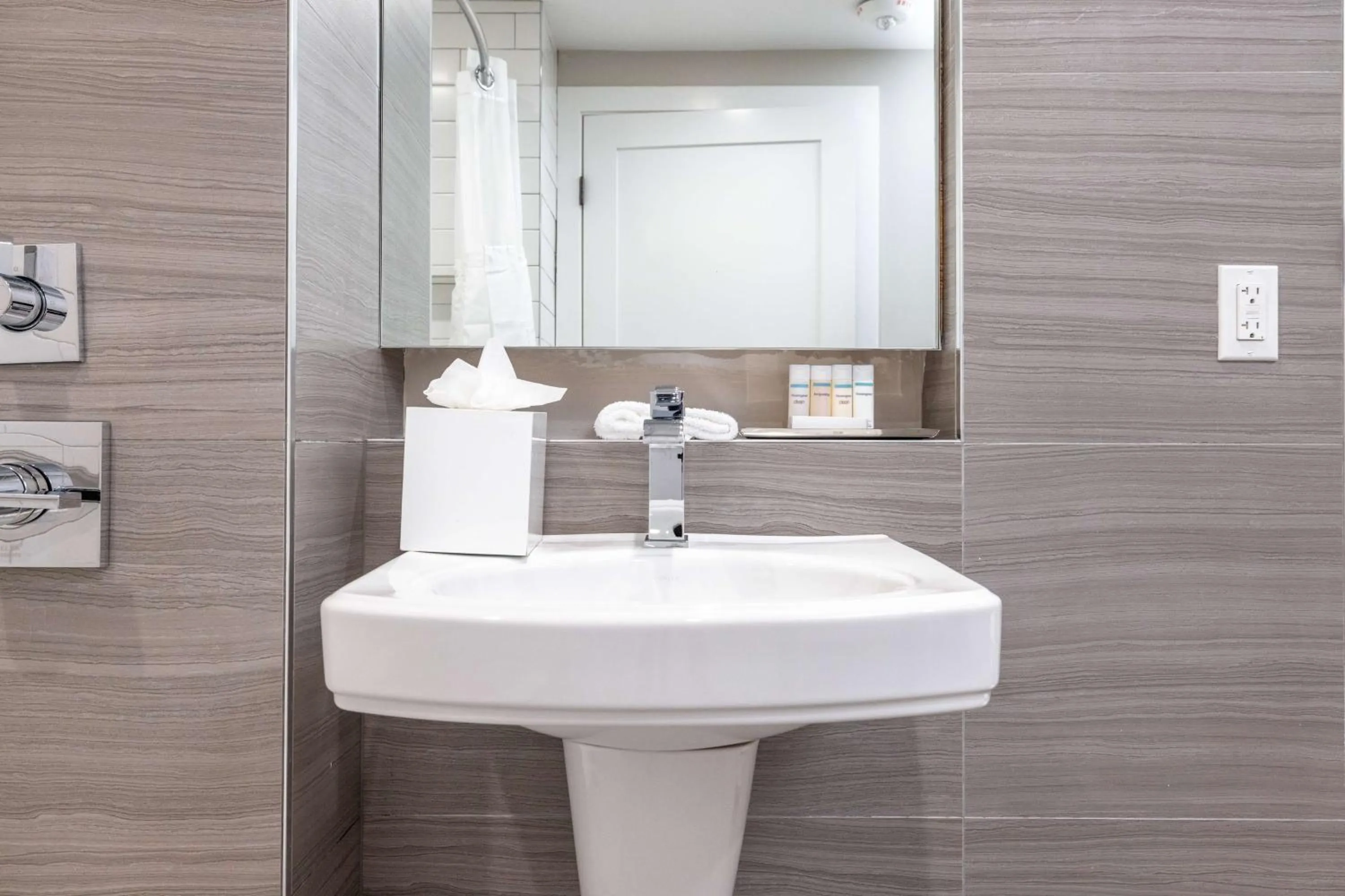 Bathroom in Infinity Hotel San Francisco, Tapestry Collection by Hilton