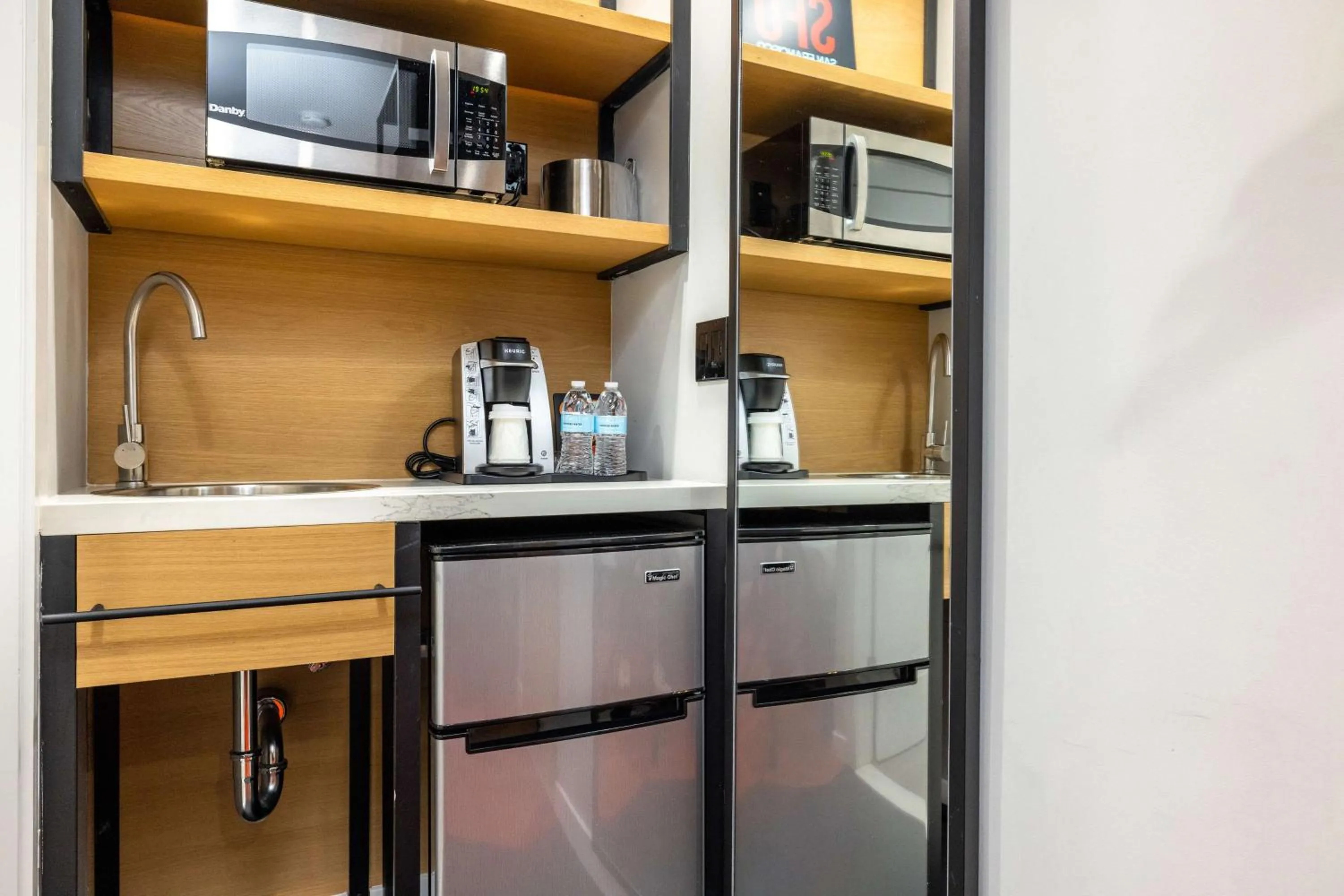 Photo of the whole room in Infinity Hotel San Francisco, Tapestry Collection by Hilton