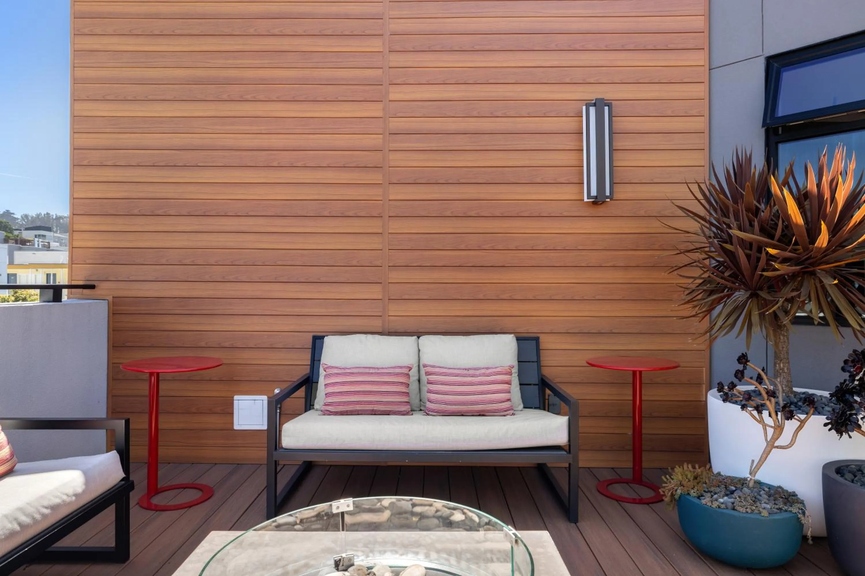 Balcony/Terrace in Infinity Hotel San Francisco, Tapestry Collection by Hilton