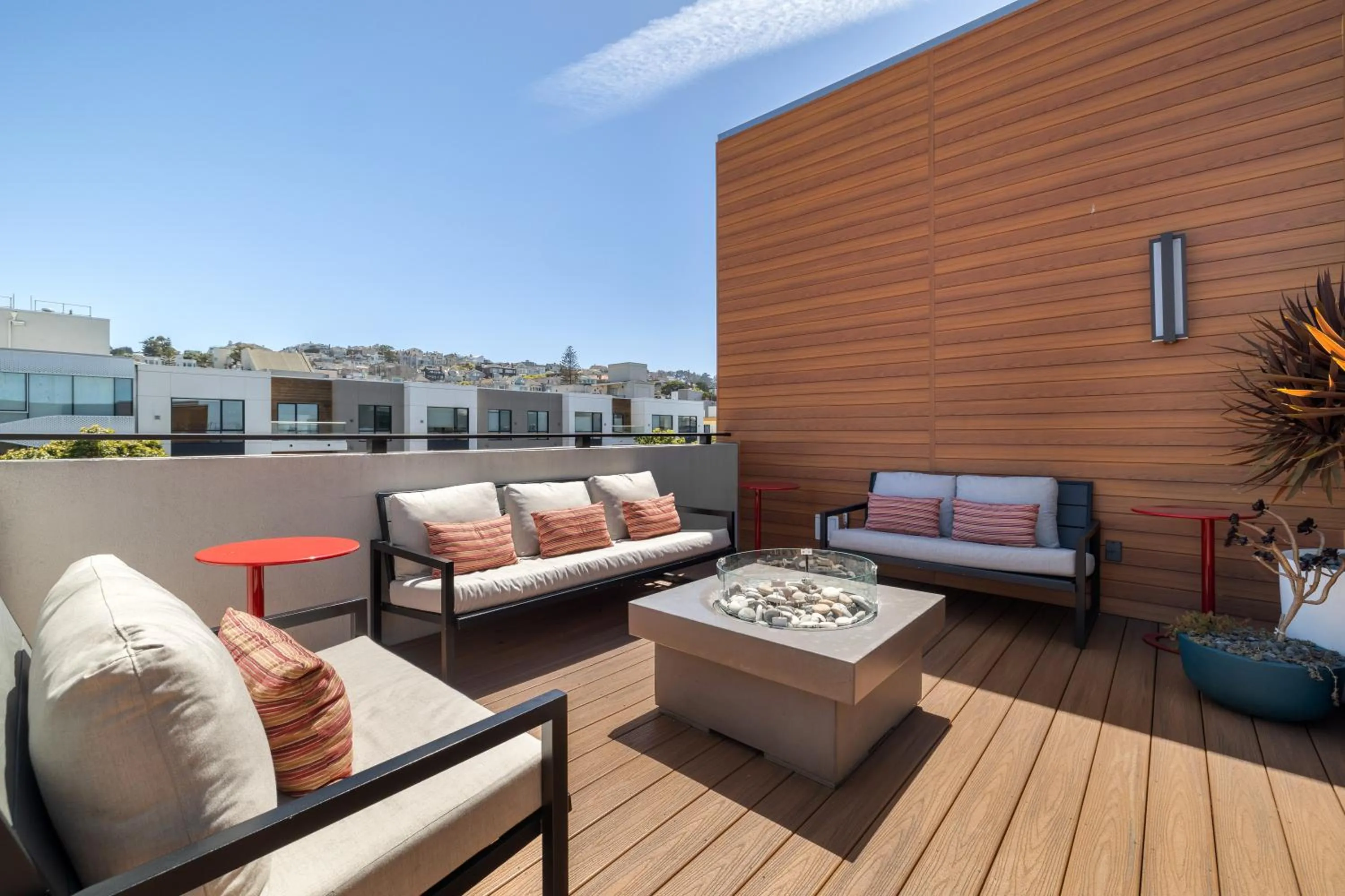 Balcony/Terrace in Infinity Hotel San Francisco, Tapestry Collection by Hilton